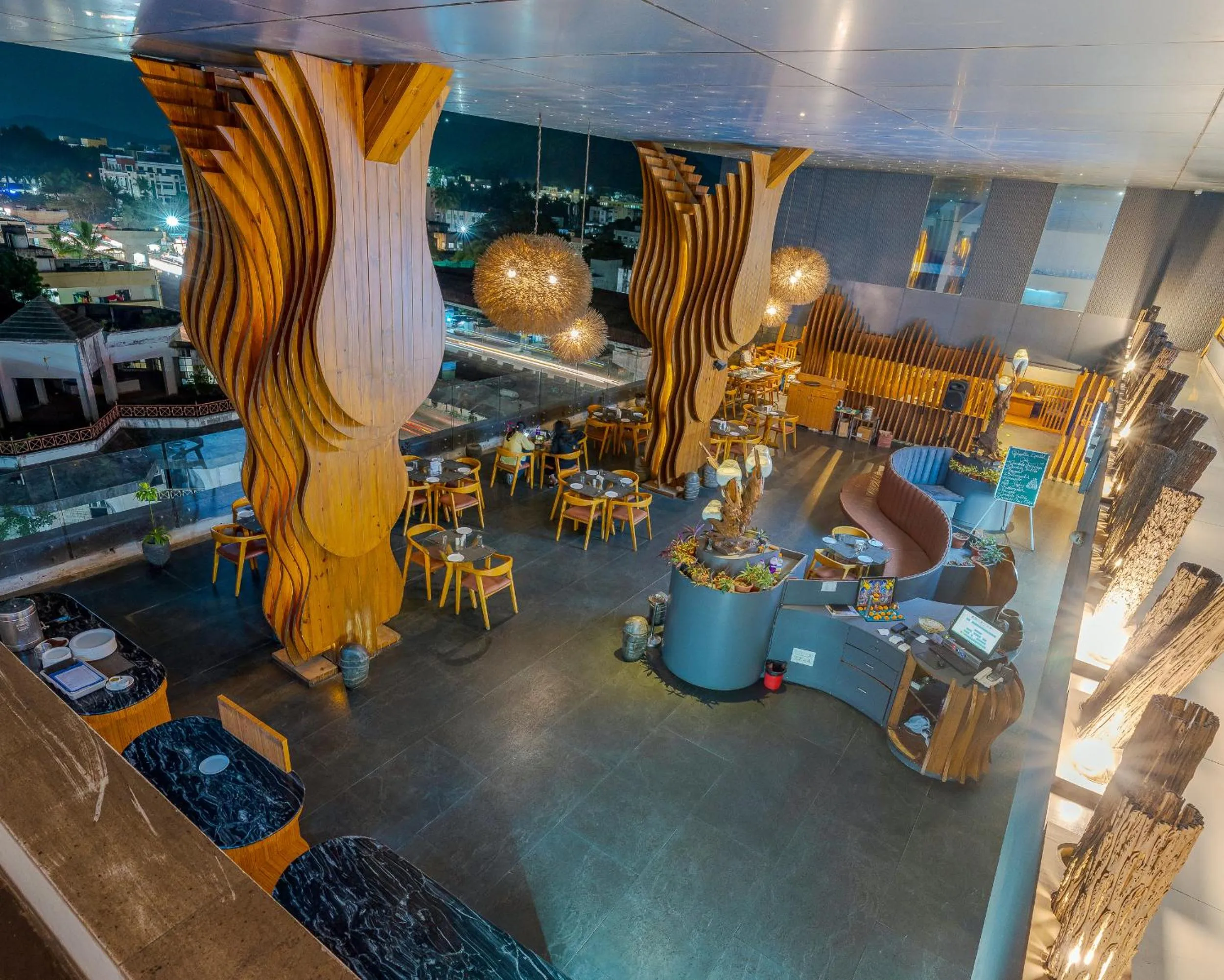 Restaurant/places to eat in Hotel Sapphire Premium Hotel & Suite