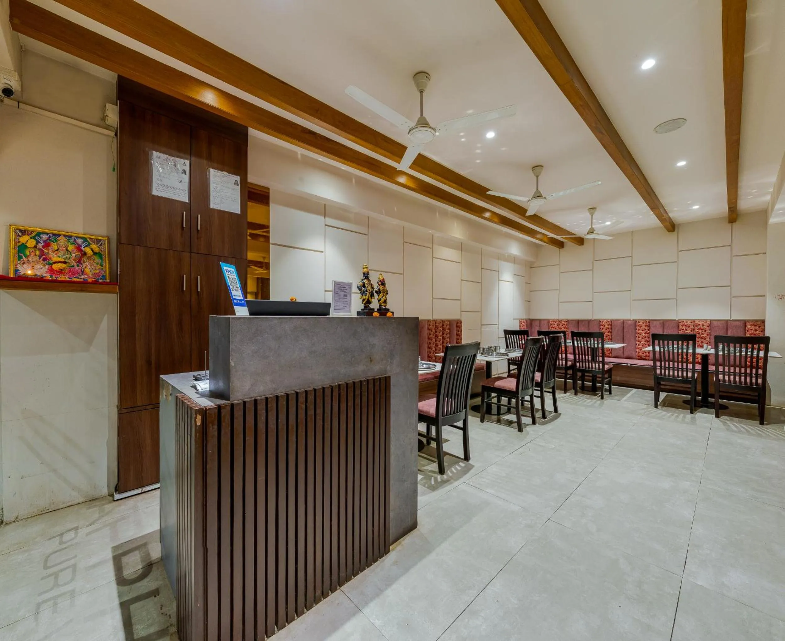 Restaurant/places to eat in Hotel Sapphire Premium Hotel & Suite