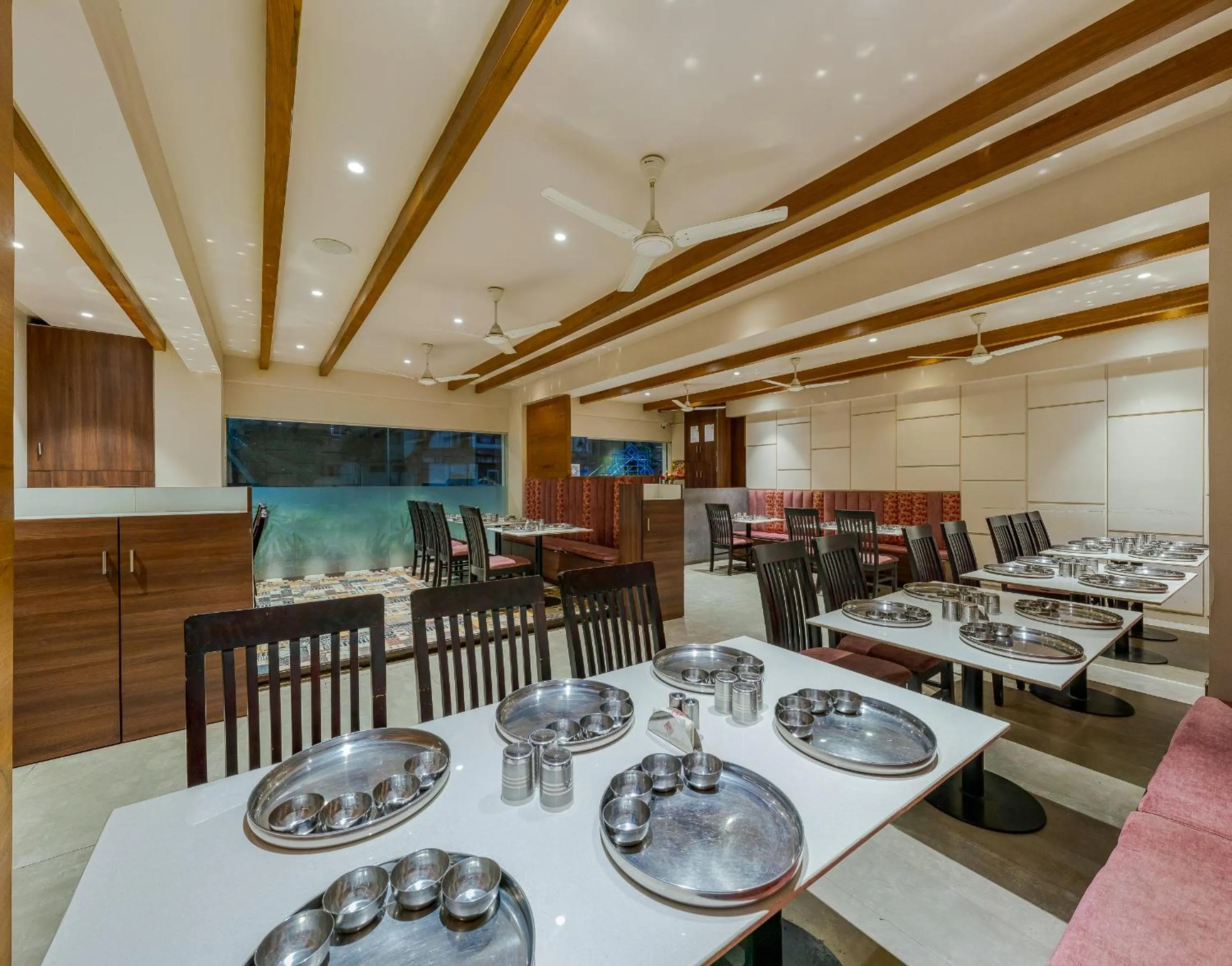 Restaurant/places to eat in Hotel Sapphire Premium Hotel & Suite
