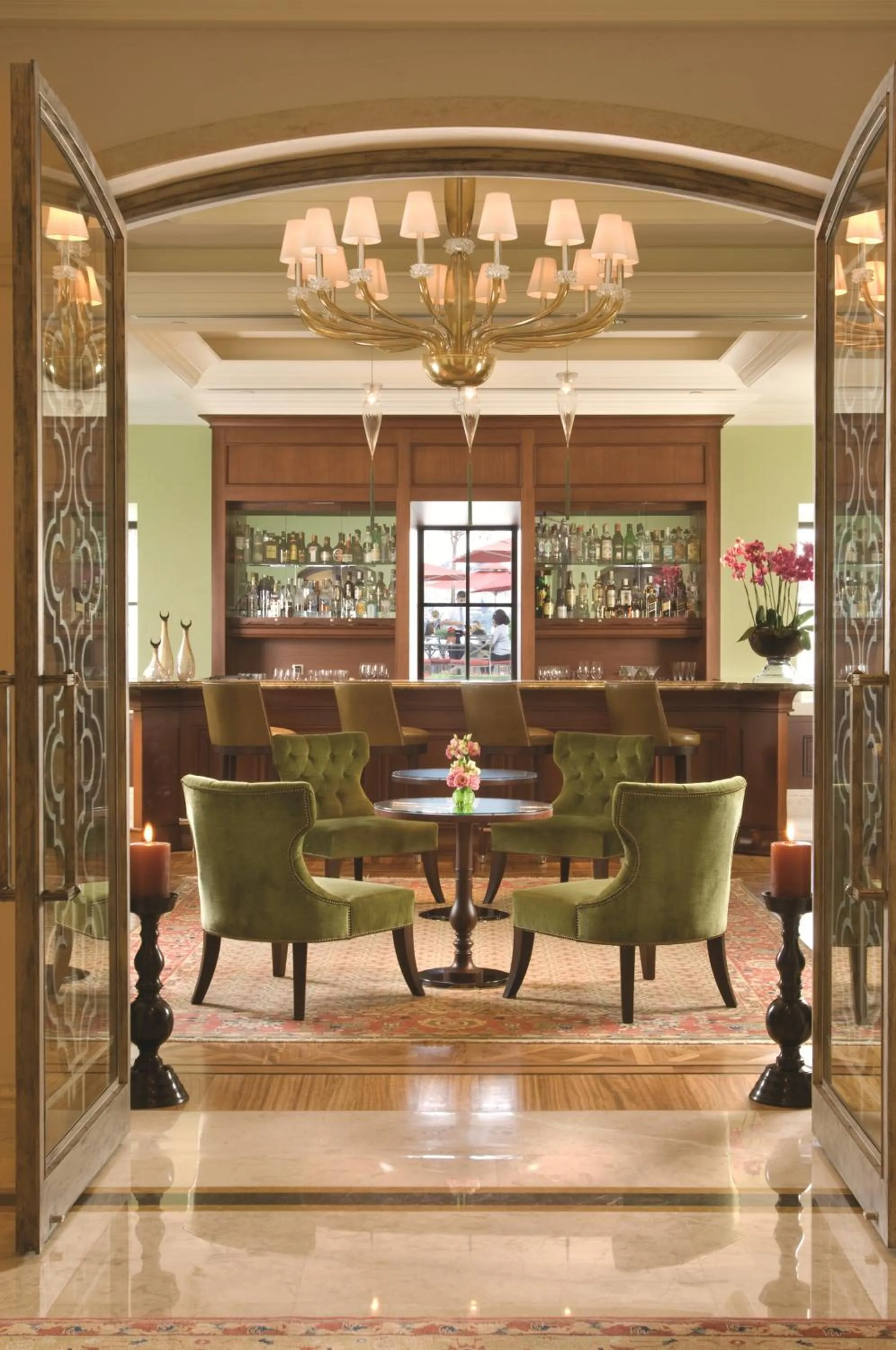 Lounge or bar in Four Seasons Hotel Istanbul at the Bosphorus