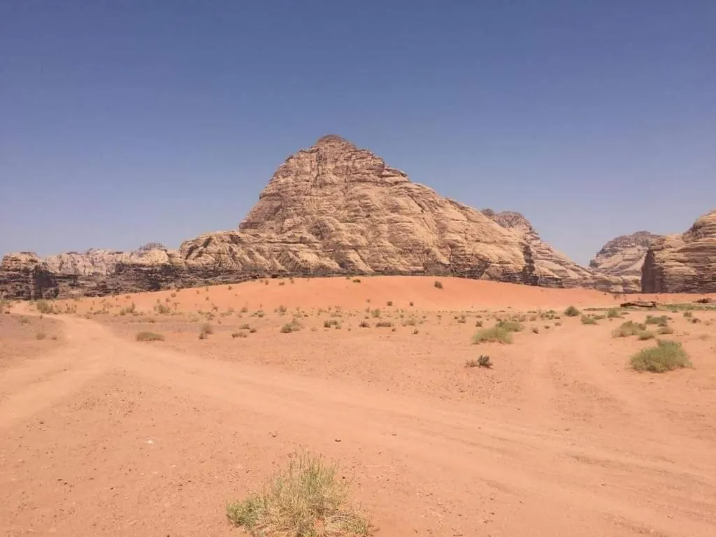 WADI RUM-Bedouin Tents and Jeep Tours