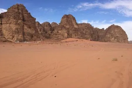 WADI RUM-Bedouin Tents and Jeep Tours