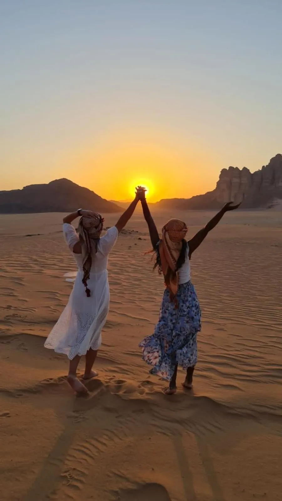 WADI RUM-Bedouin Tents and Jeep Tours