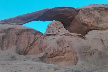 WADI RUM-Bedouin Tents and Jeep Tours