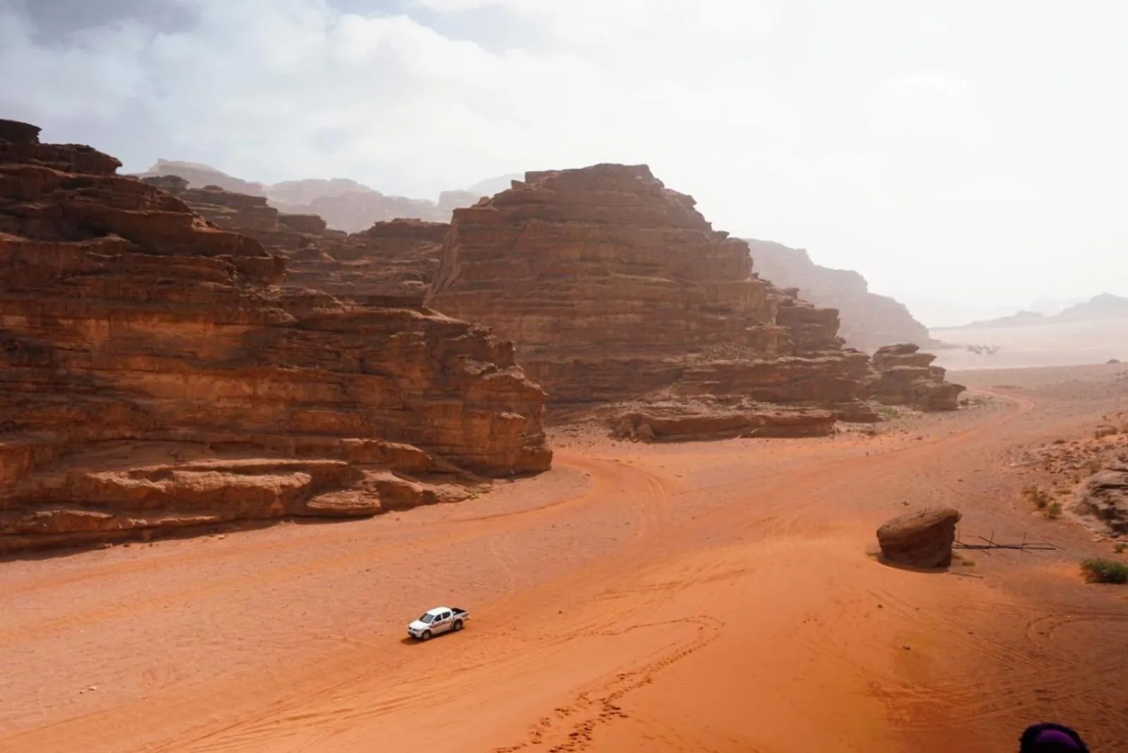 WADI RUM-Bedouin Tents and Jeep Tours