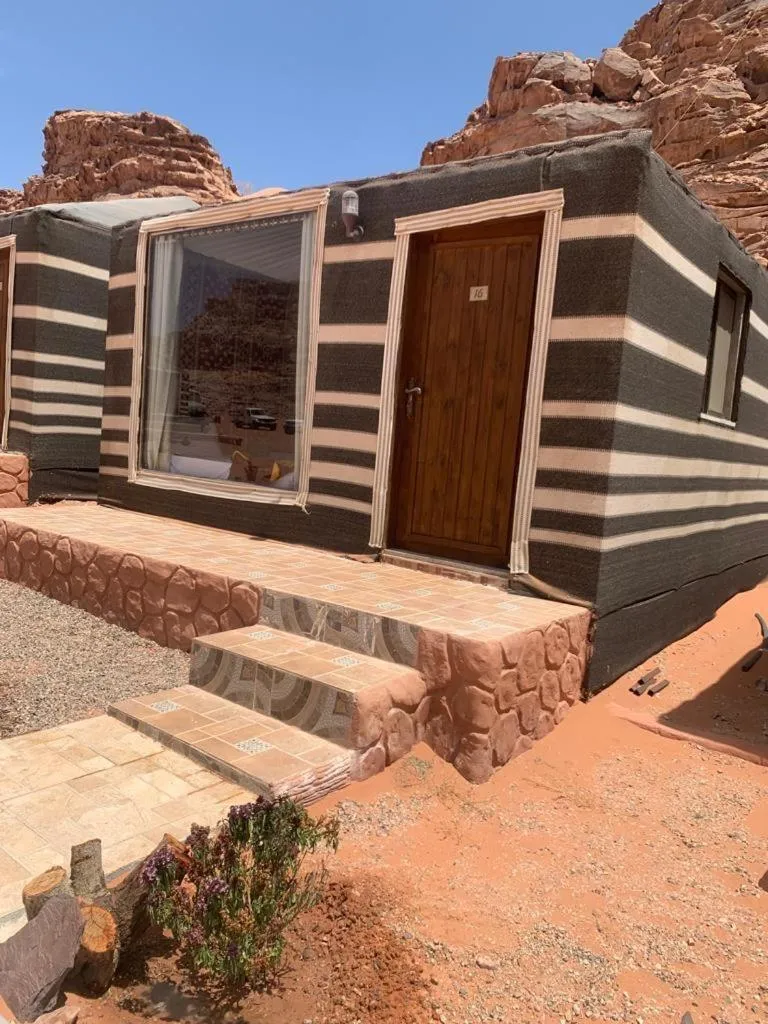 WADI RUM-Bedouin Tents and Jeep Tours