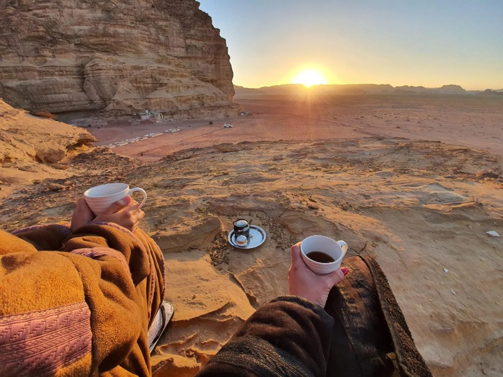 WADI RUM-Bedouin Tents and Jeep Tours