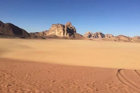 WADI RUM-Bedouin Tents and Jeep Tours