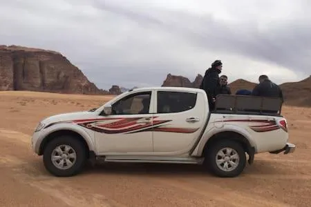 WADI RUM-Bedouin Tents and Jeep Tours