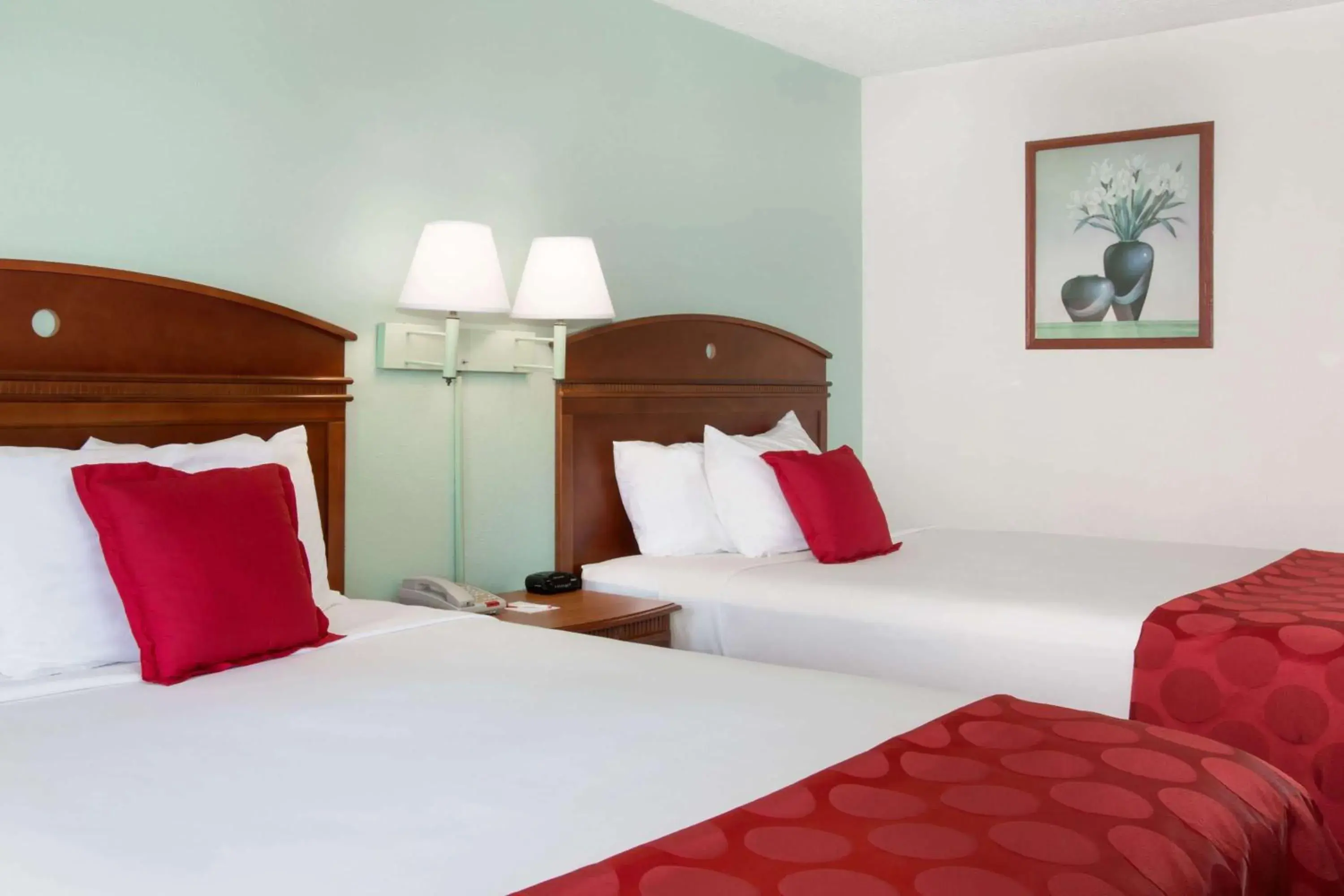 Photo of the whole room, Bed in Ramada by Wyndham Pelham Photo of the whole room, Bed in Ramada by Wyndham Pelham