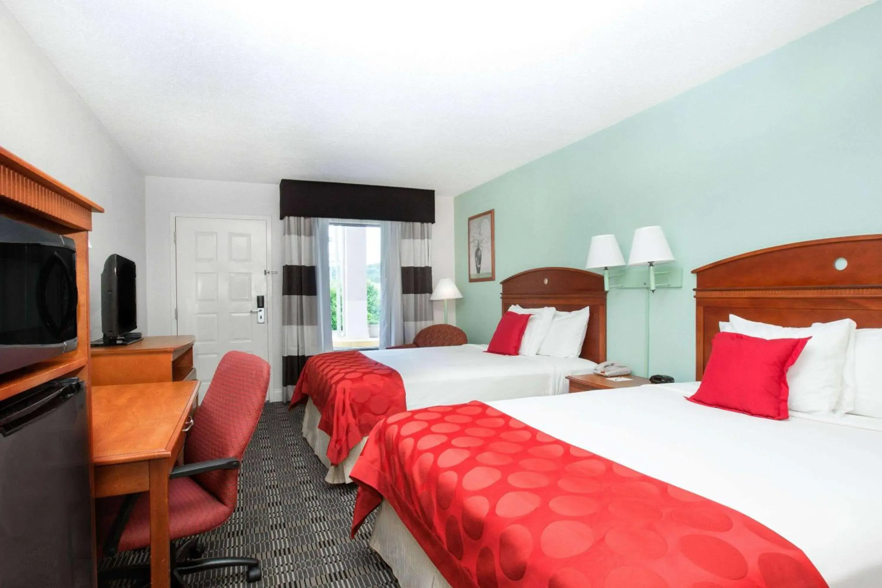 Photo of the whole room, Bed in Ramada by Wyndham Pelham Photo of the whole room, Bed in Ramada by Wyndham Pelham
