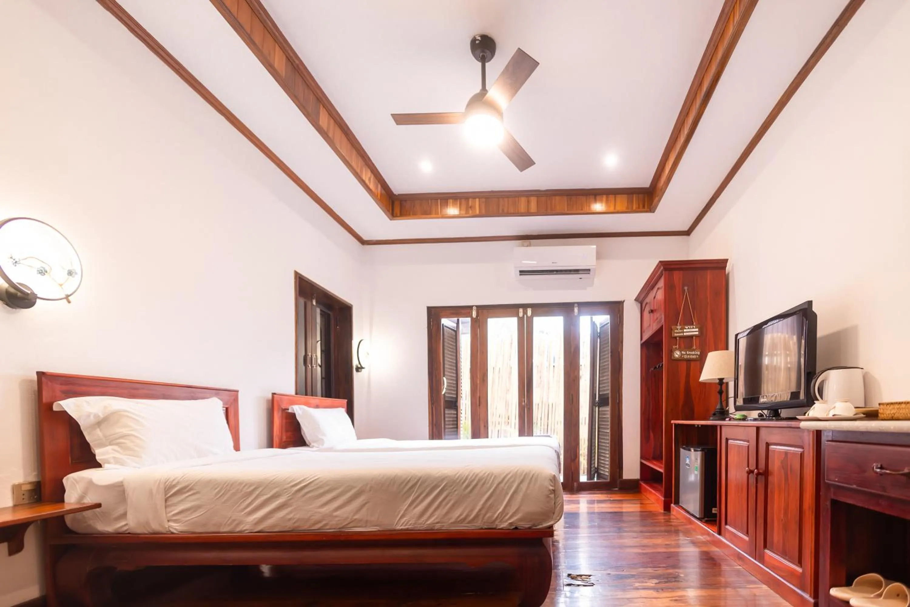 Deluxe Twin Room - single occupancy in wisdom mystery Hotel