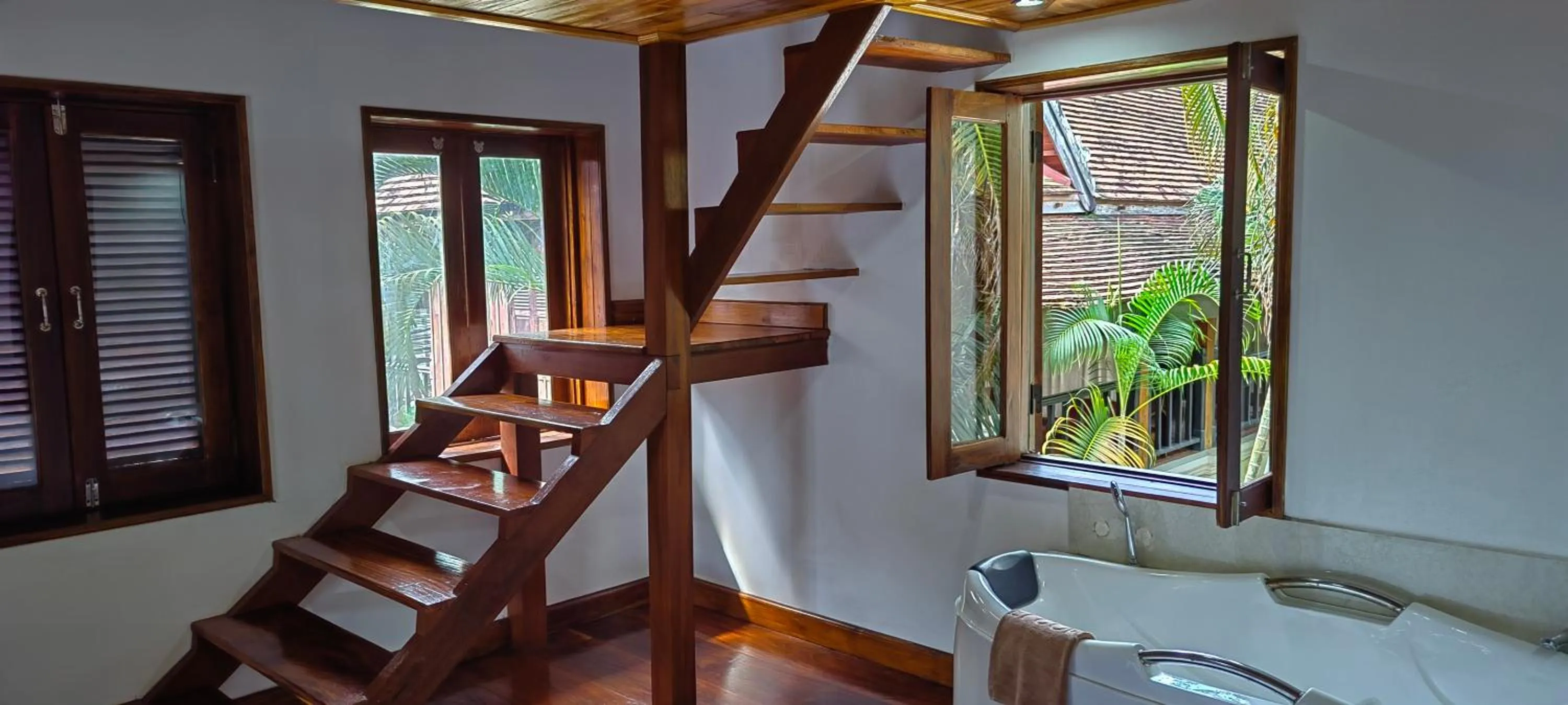 Deluxe King Suite in wisdom mystery Hotel