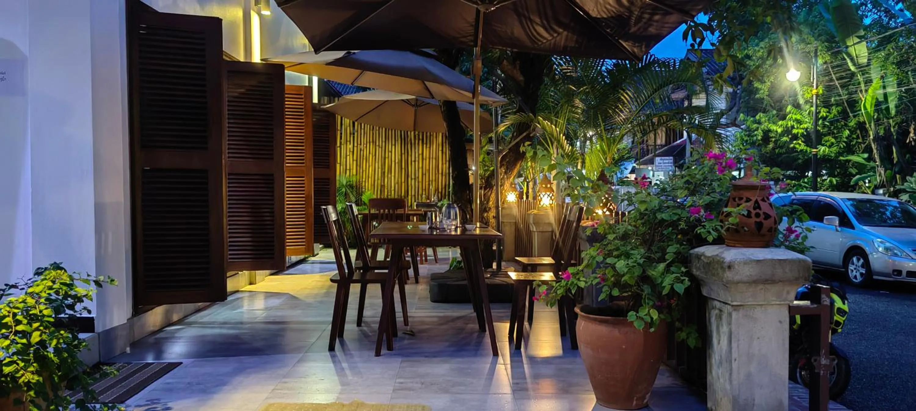 Restaurant/places to eat in wisdom mystery Hotel