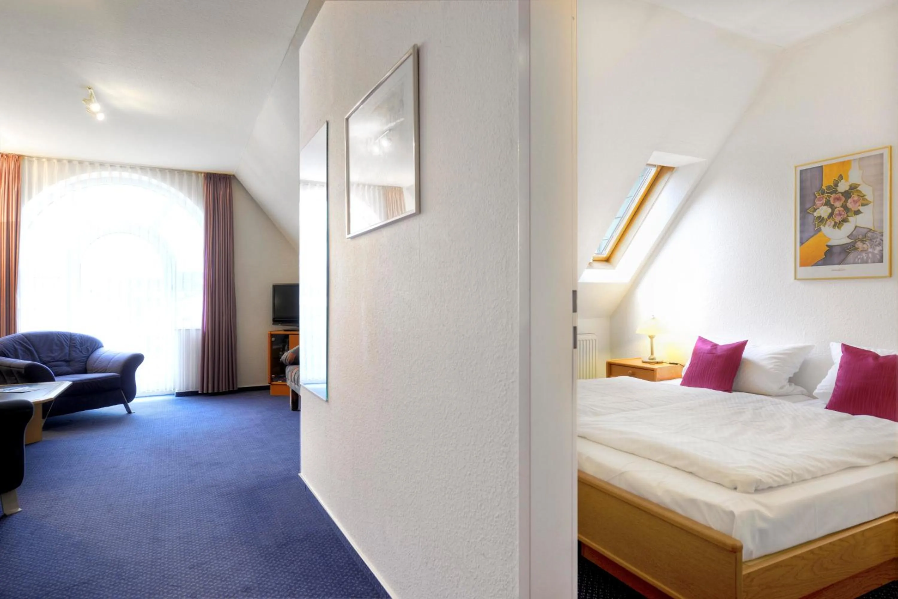 Photo of the whole room, Bed in Hotel zur Prinzenbrücke