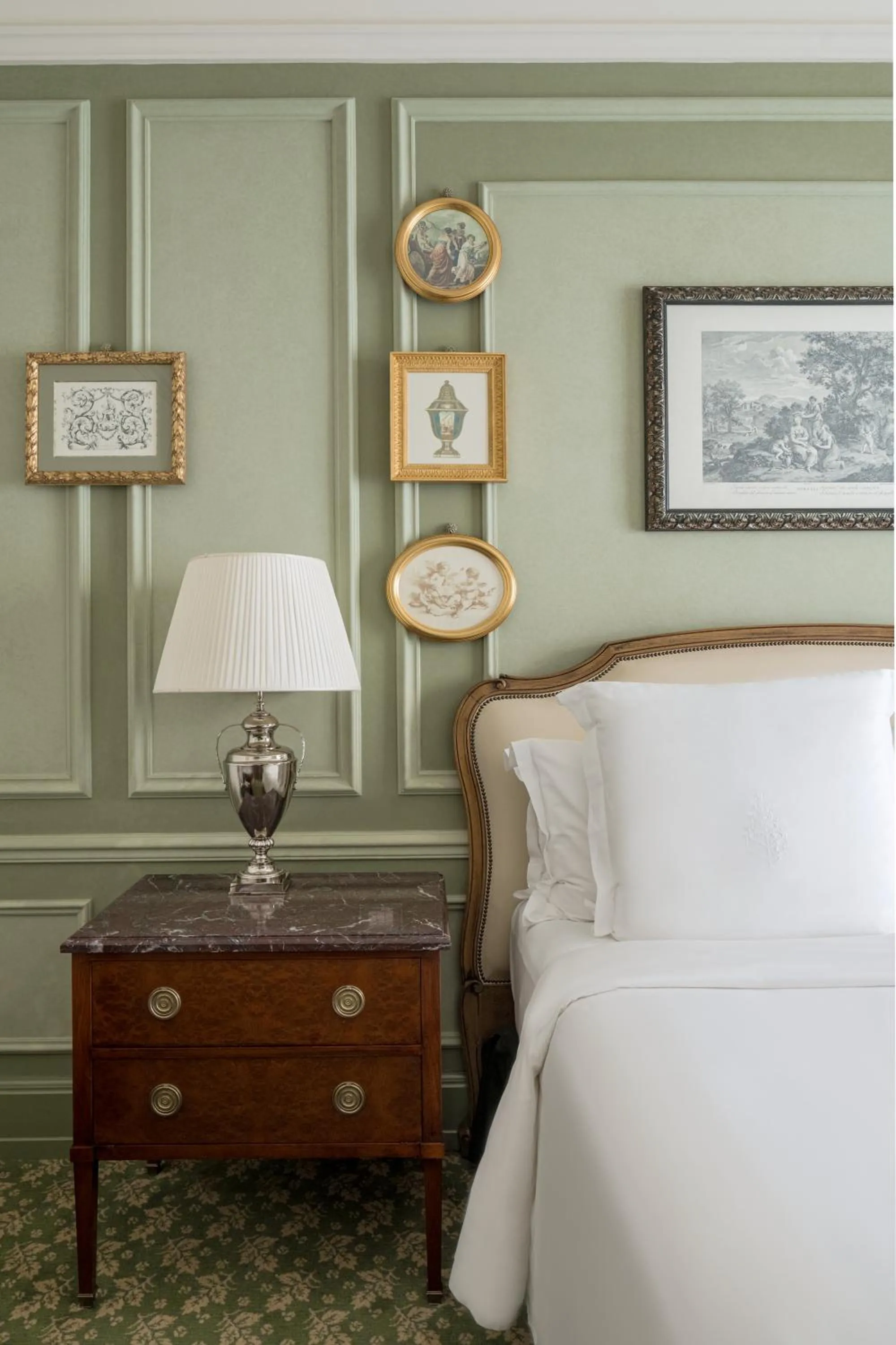 Bed in Four Seasons Hotel Firenze