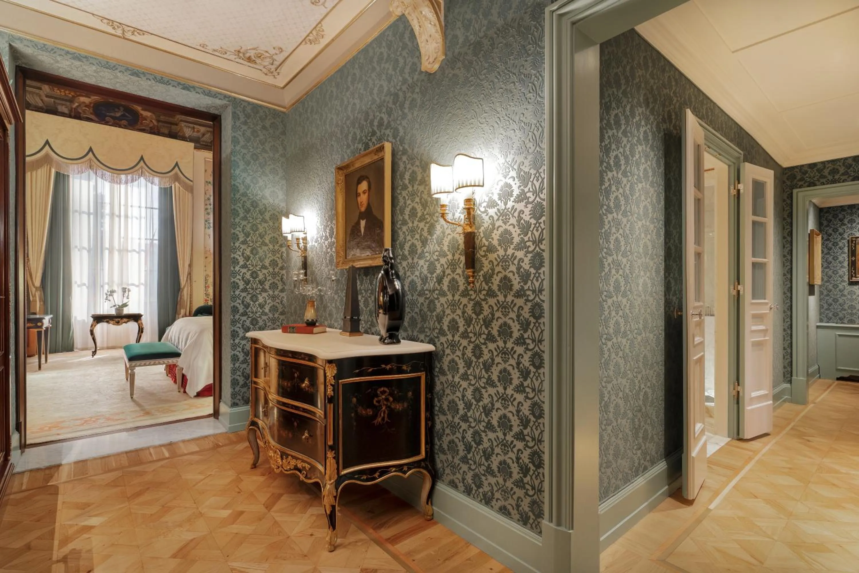 Photo of the whole room, Bed in Four Seasons Hotel Firenze