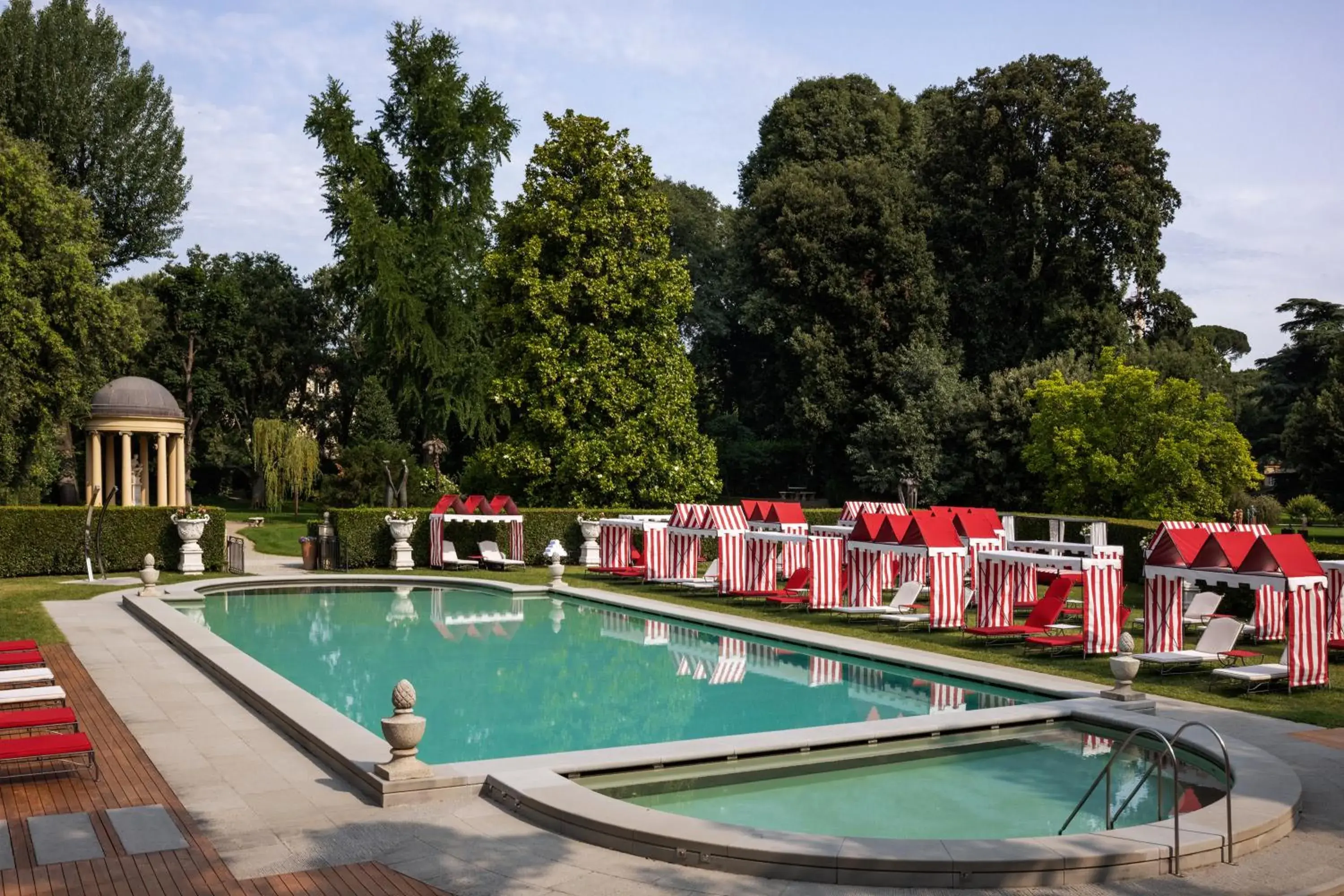 Swimming pool in Four Seasons Hotel Firenze Swimming pool in Four Seasons Hotel Firenze