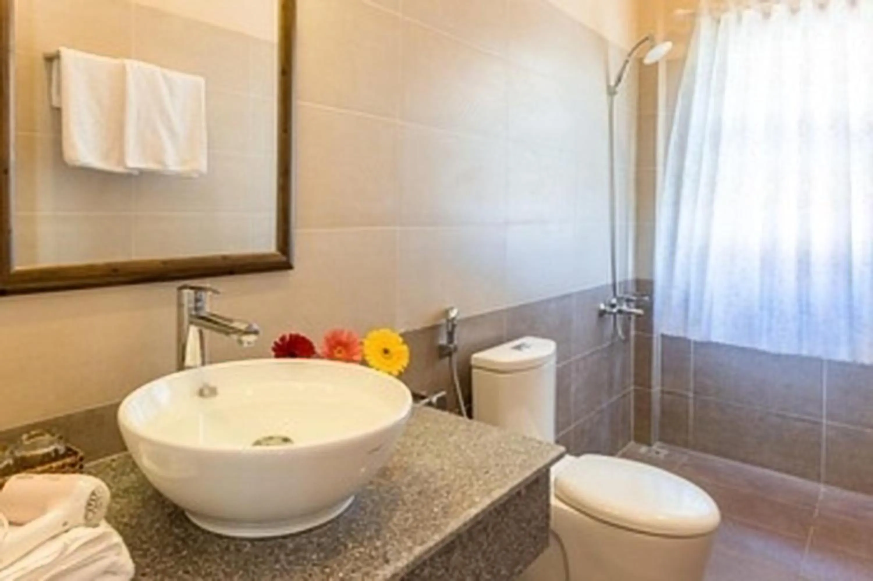 Bathroom in Phu Quoc Bungalow Yen Thanh
