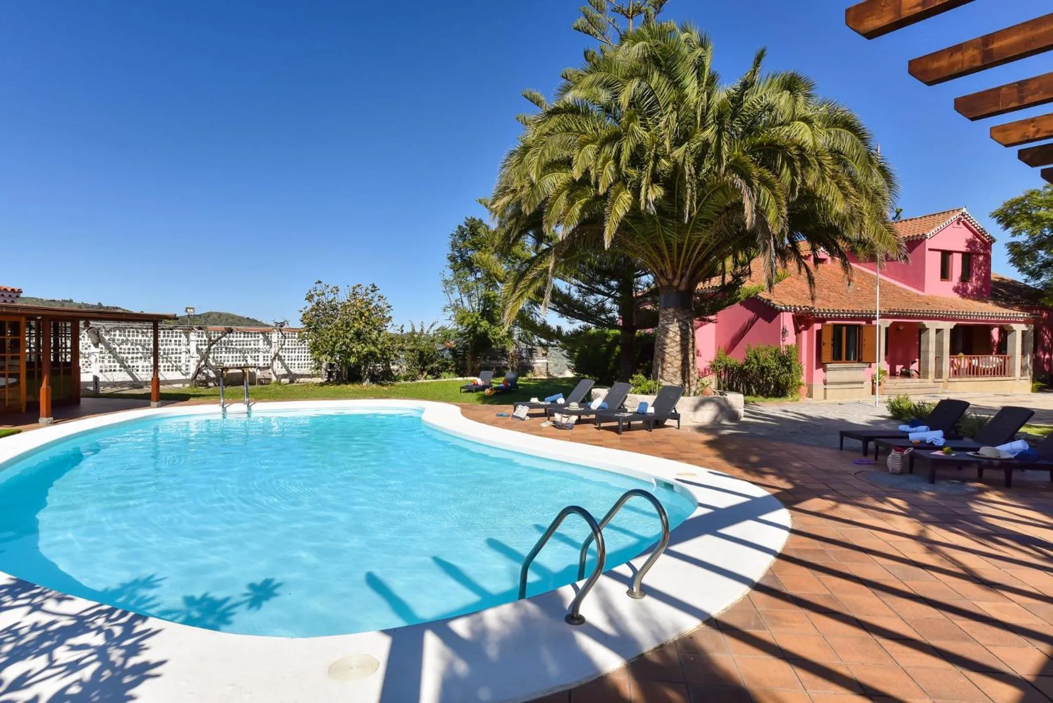 Property building in Finca Madroñal with Pool in Gran Canaria by VillaGranCanaria