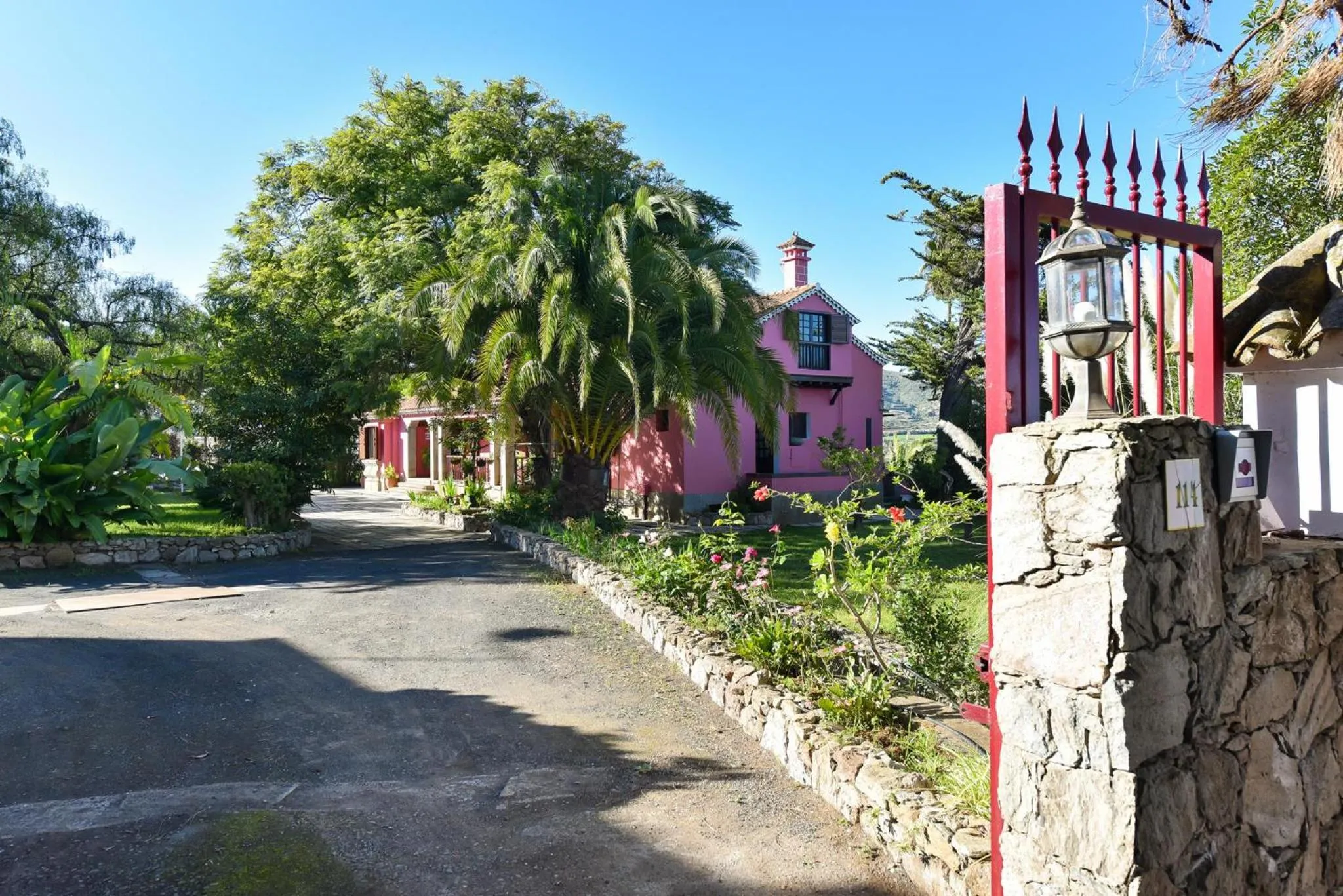 Property building in Finca Madroñal with Pool in Gran Canaria by VillaGranCanaria