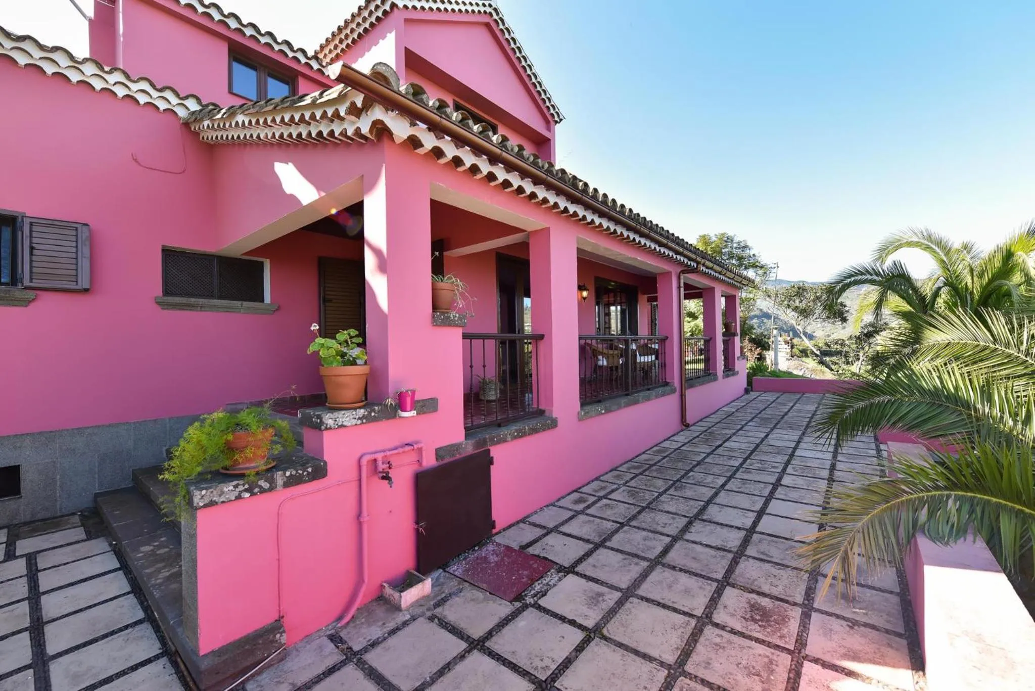 Property building in Finca Madroñal with Pool in Gran Canaria by VillaGranCanaria