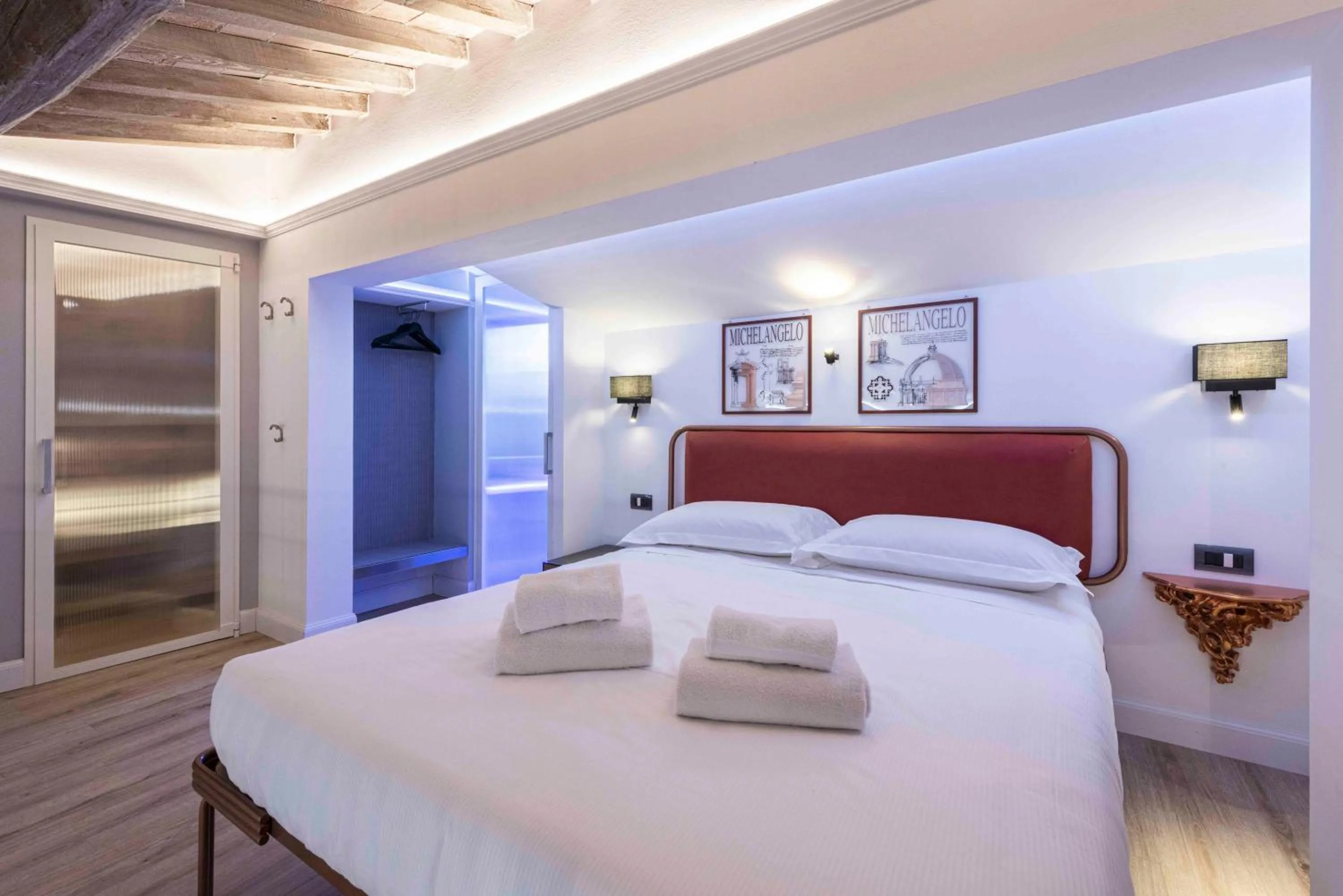 Bedroom, Bed in Giglio di Firenze by Mmega