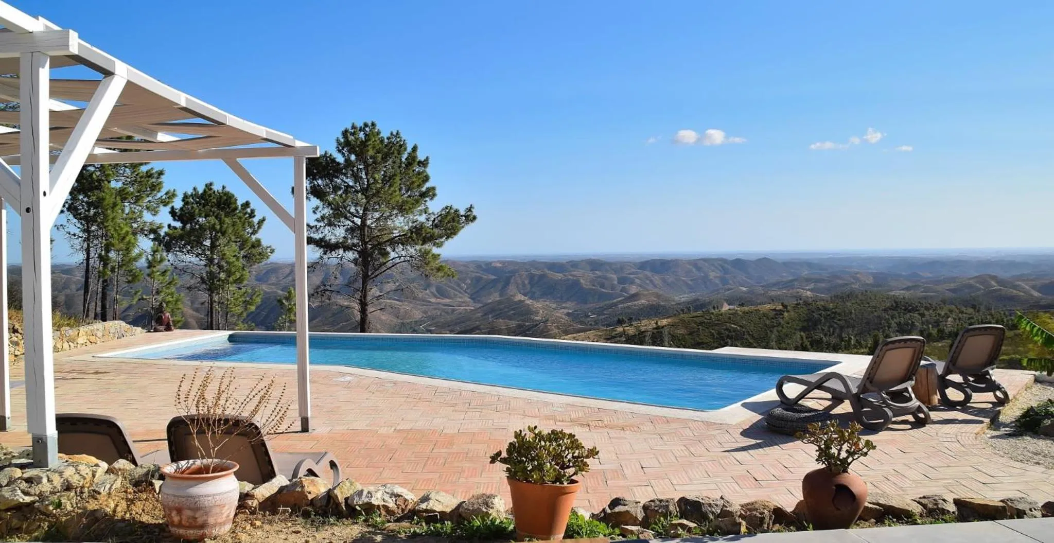 Pool view in Quinta O Ninho