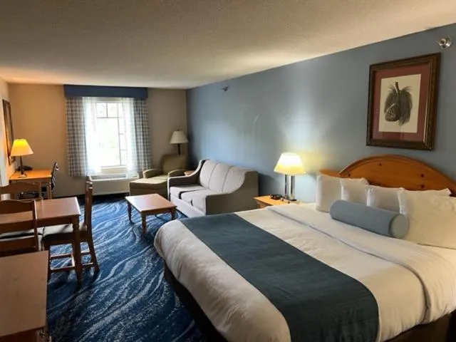 Bed in The Lodge on Lake Oconee