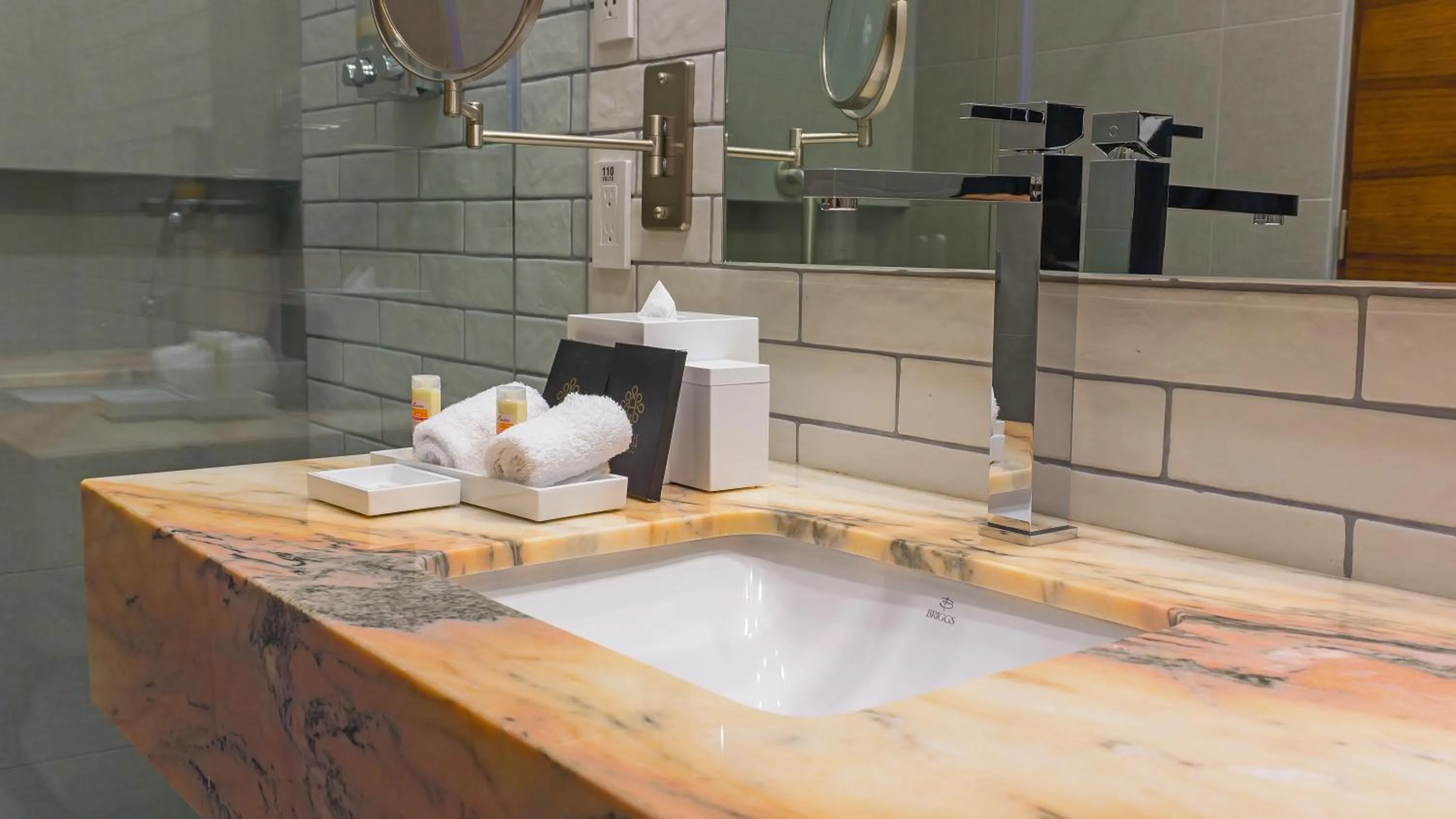 Bathroom in Hotel Otavalo by Art Hotels