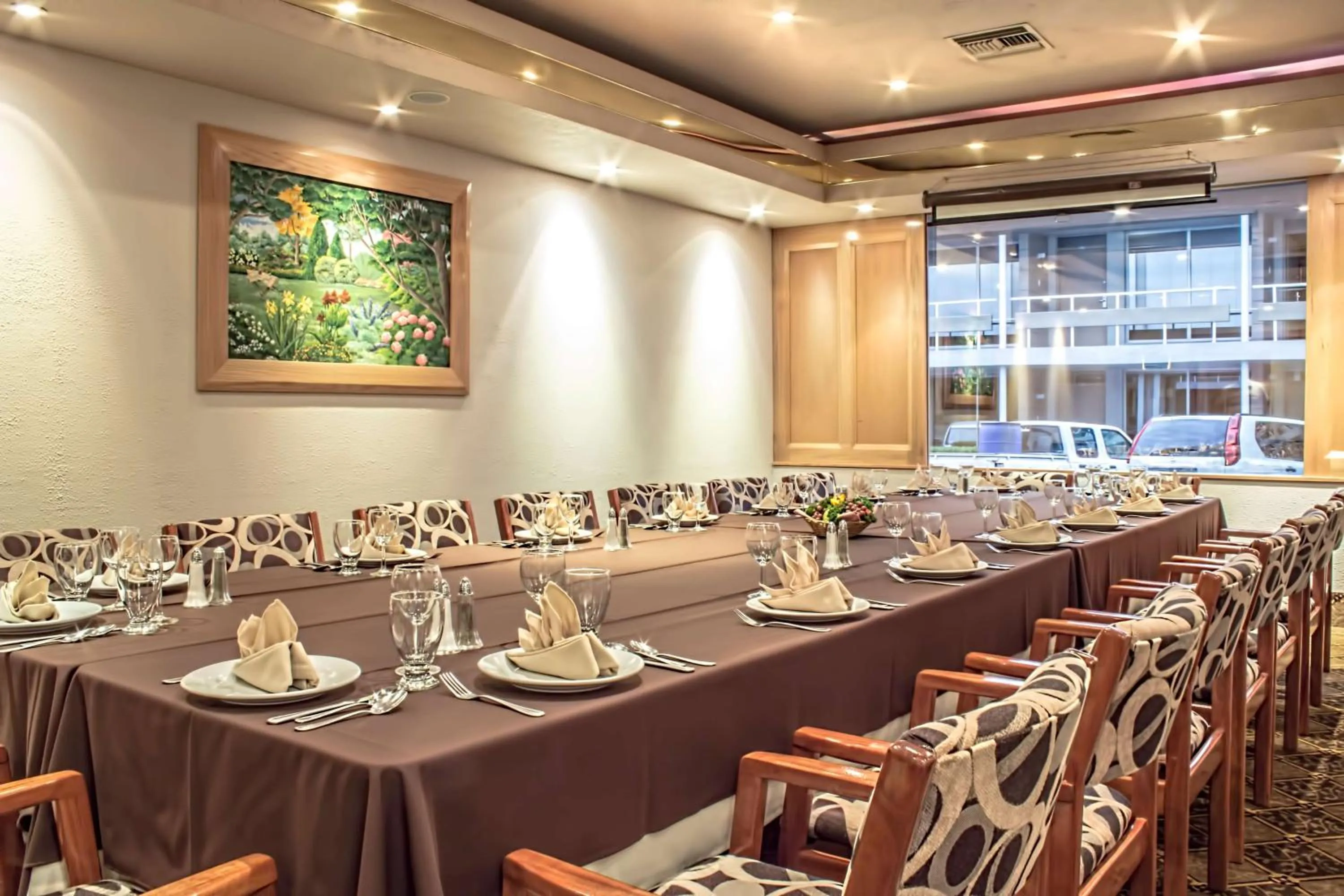 Business facilities in HM Mirador