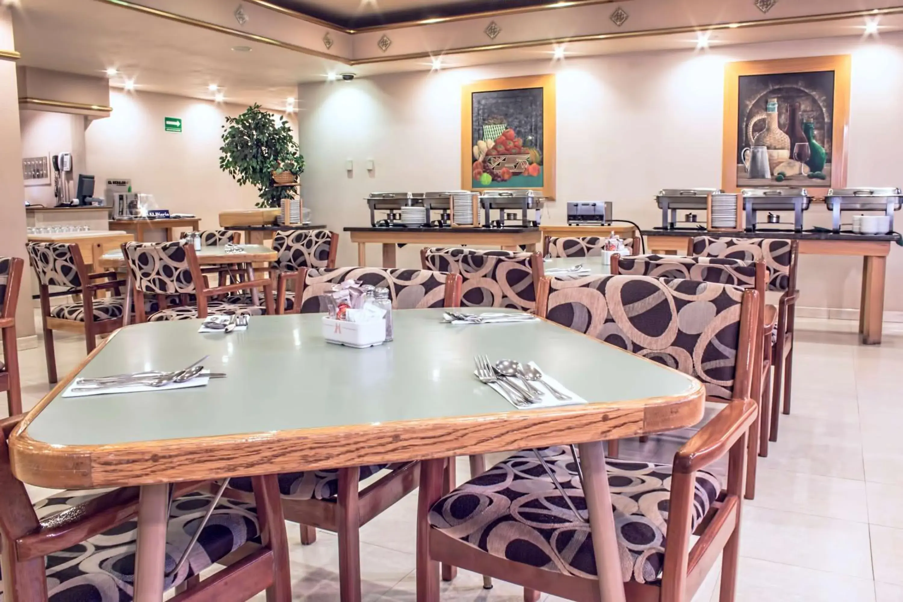 Restaurant/places to eat in HM Mirador Restaurant/places to eat in HM Mirador