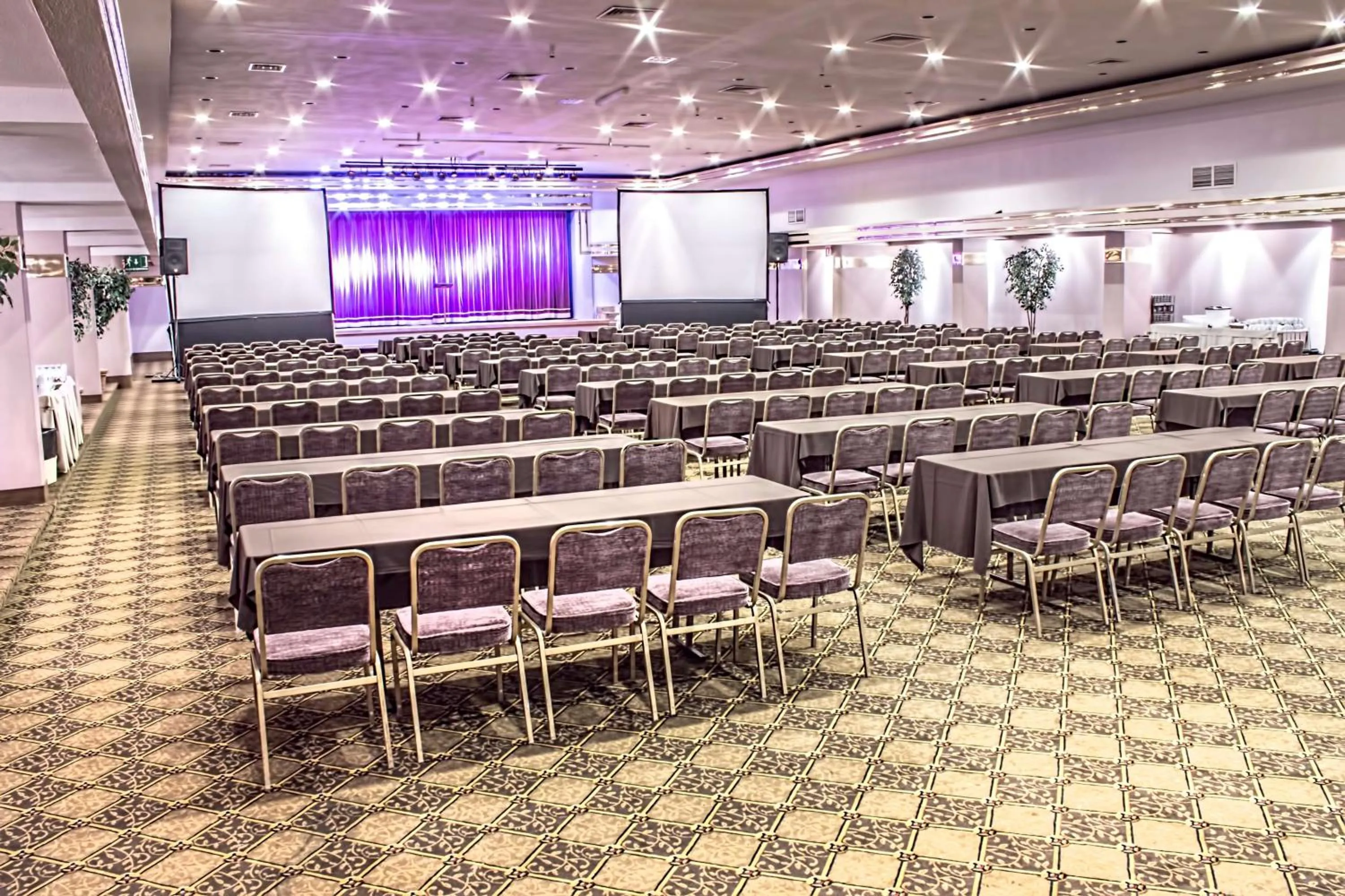 Business facilities in HM Mirador