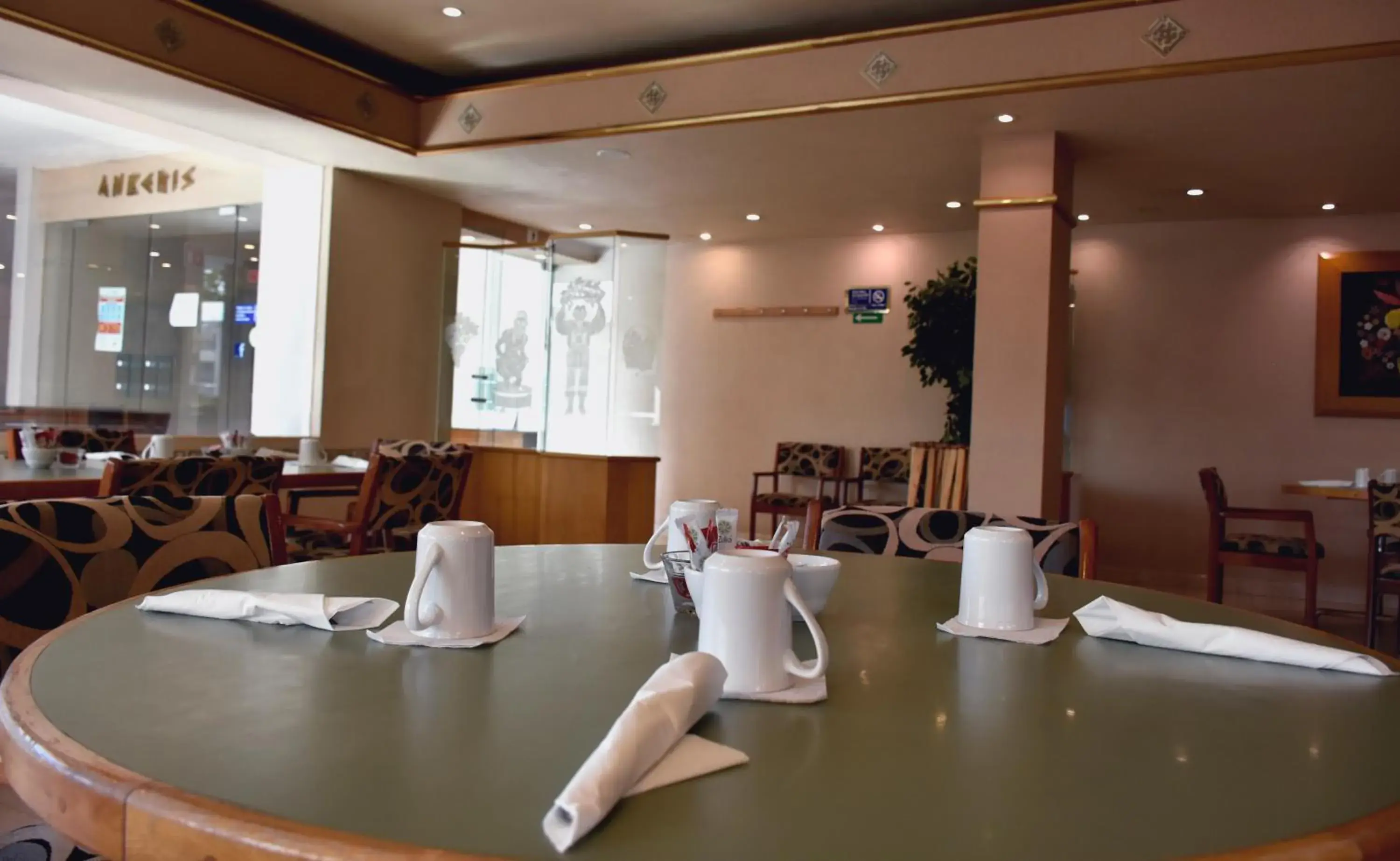 Restaurant/places to eat in HM Mirador Restaurant/places to eat in HM Mirador