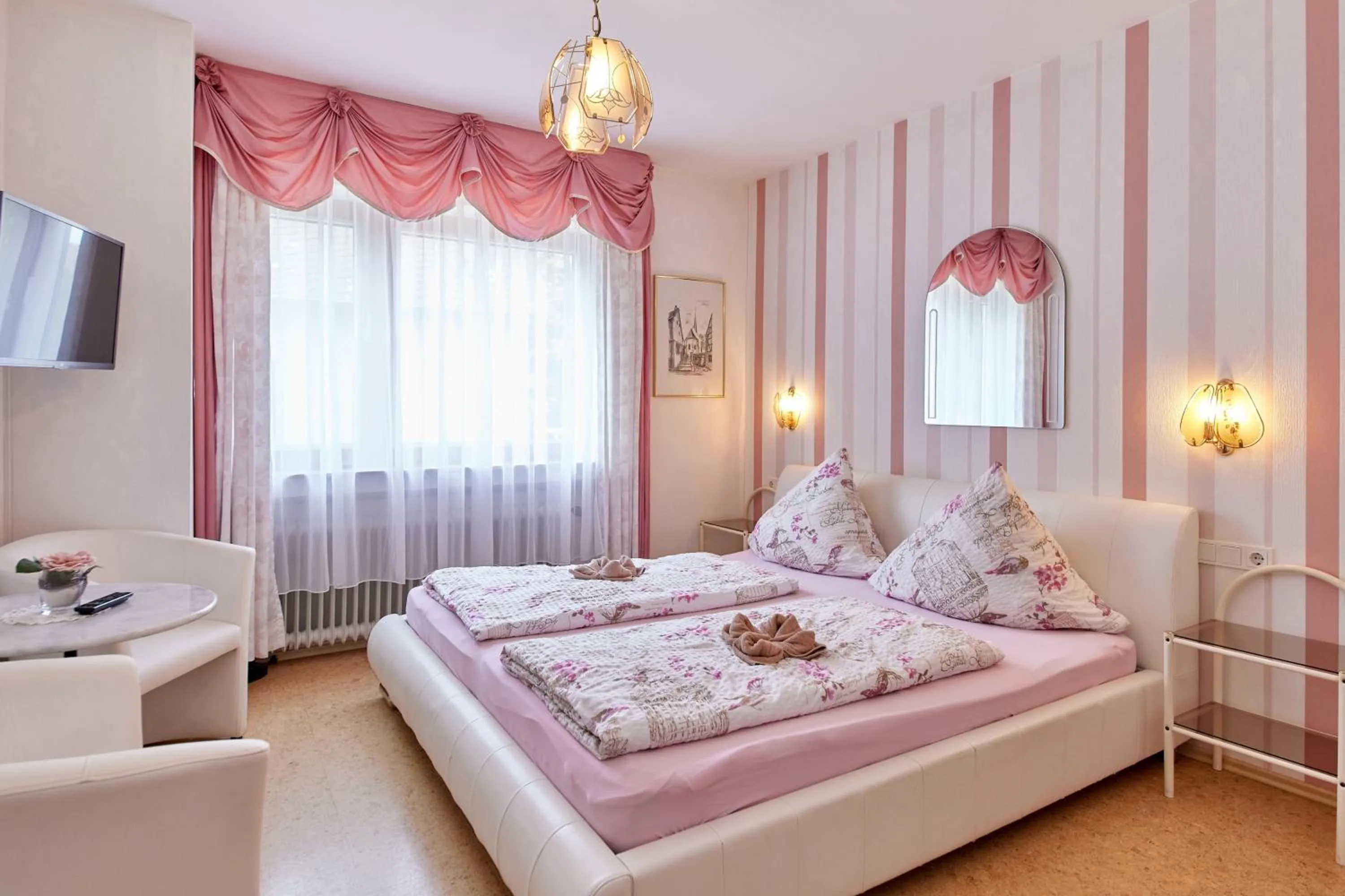 Bedroom, Bed in Cafe Rosi