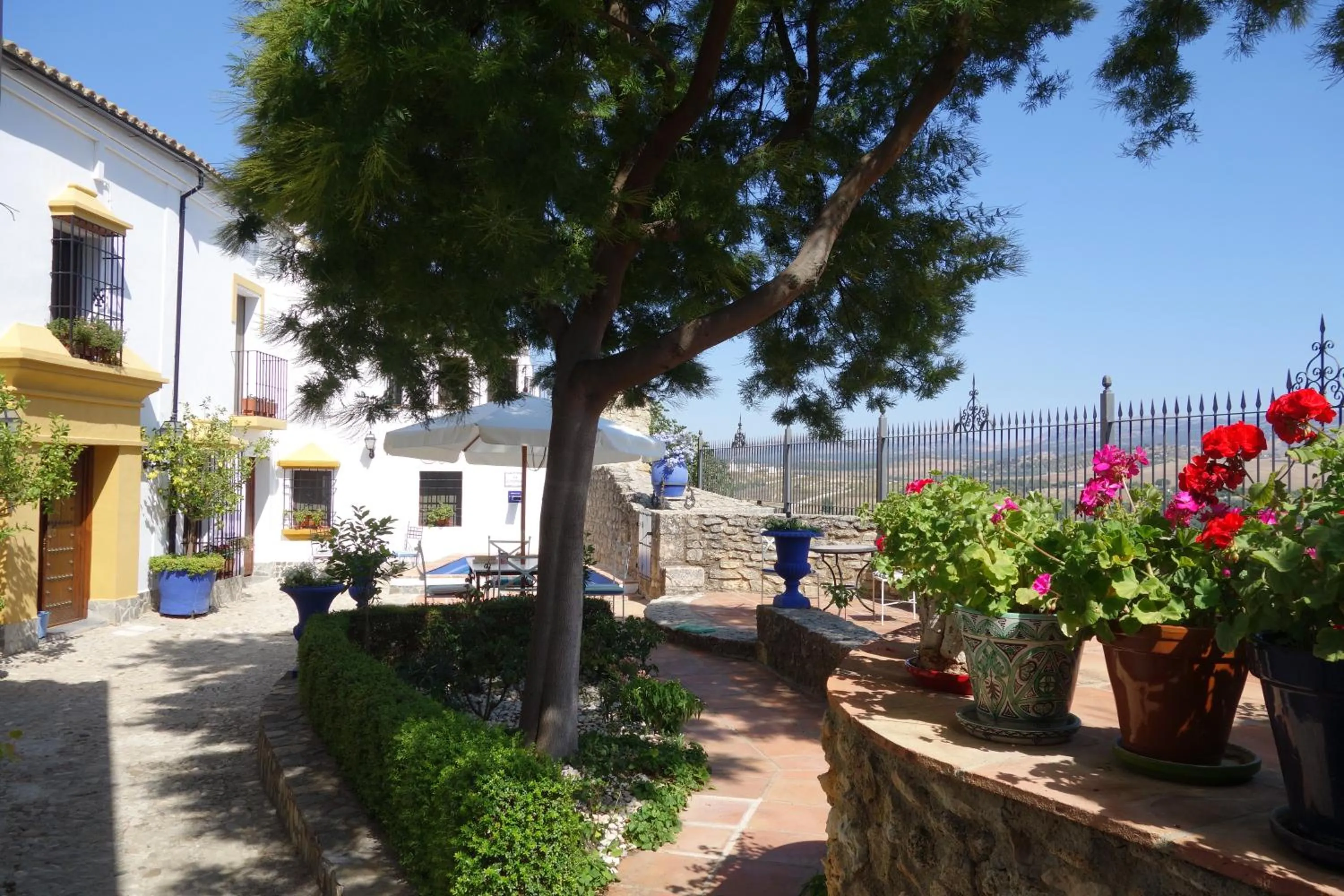 Patio in La Escondida Ronda, B&B