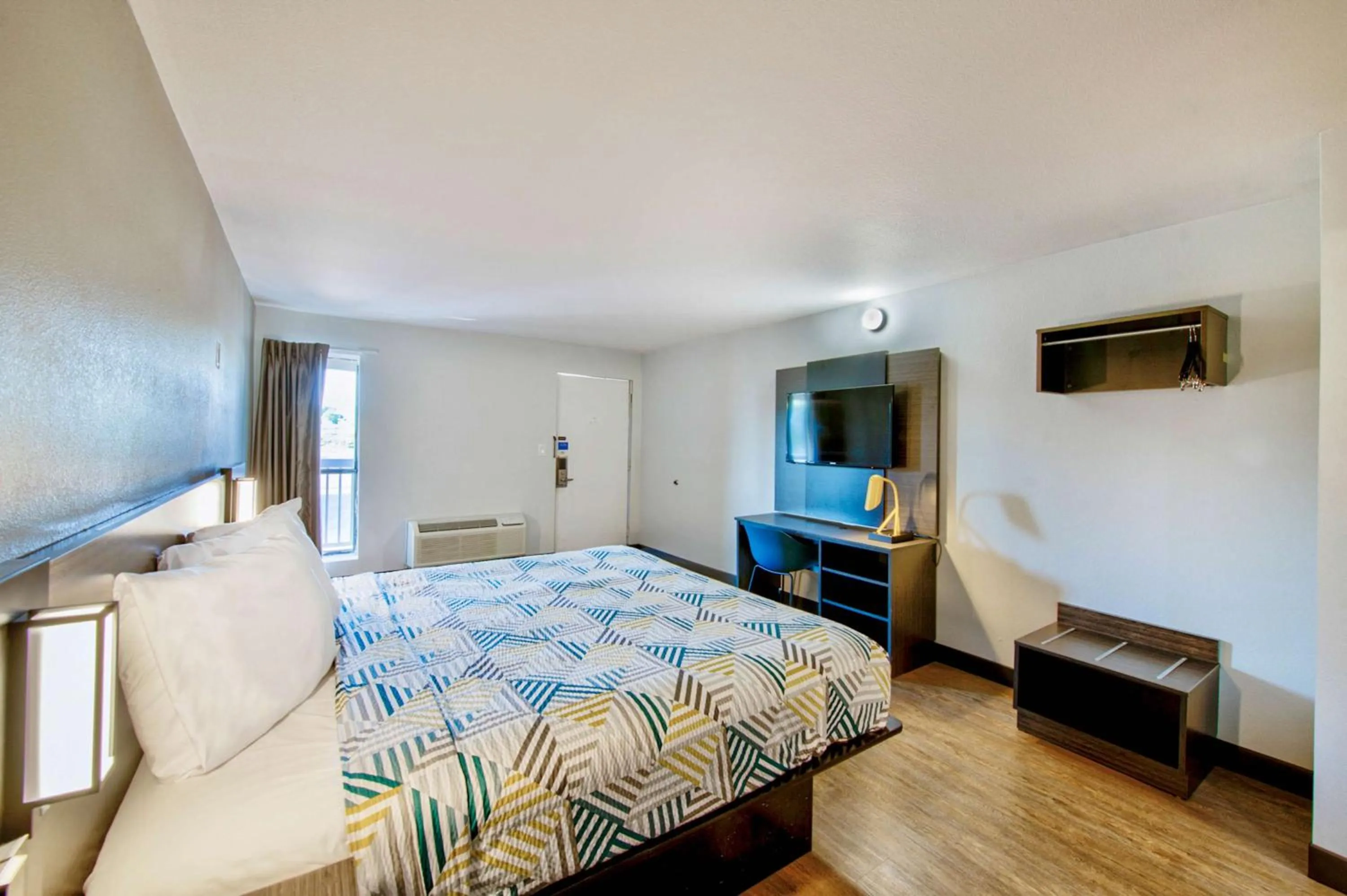 Bedroom, Bed in Motel 6-Fort Worth, TX - White Settlement