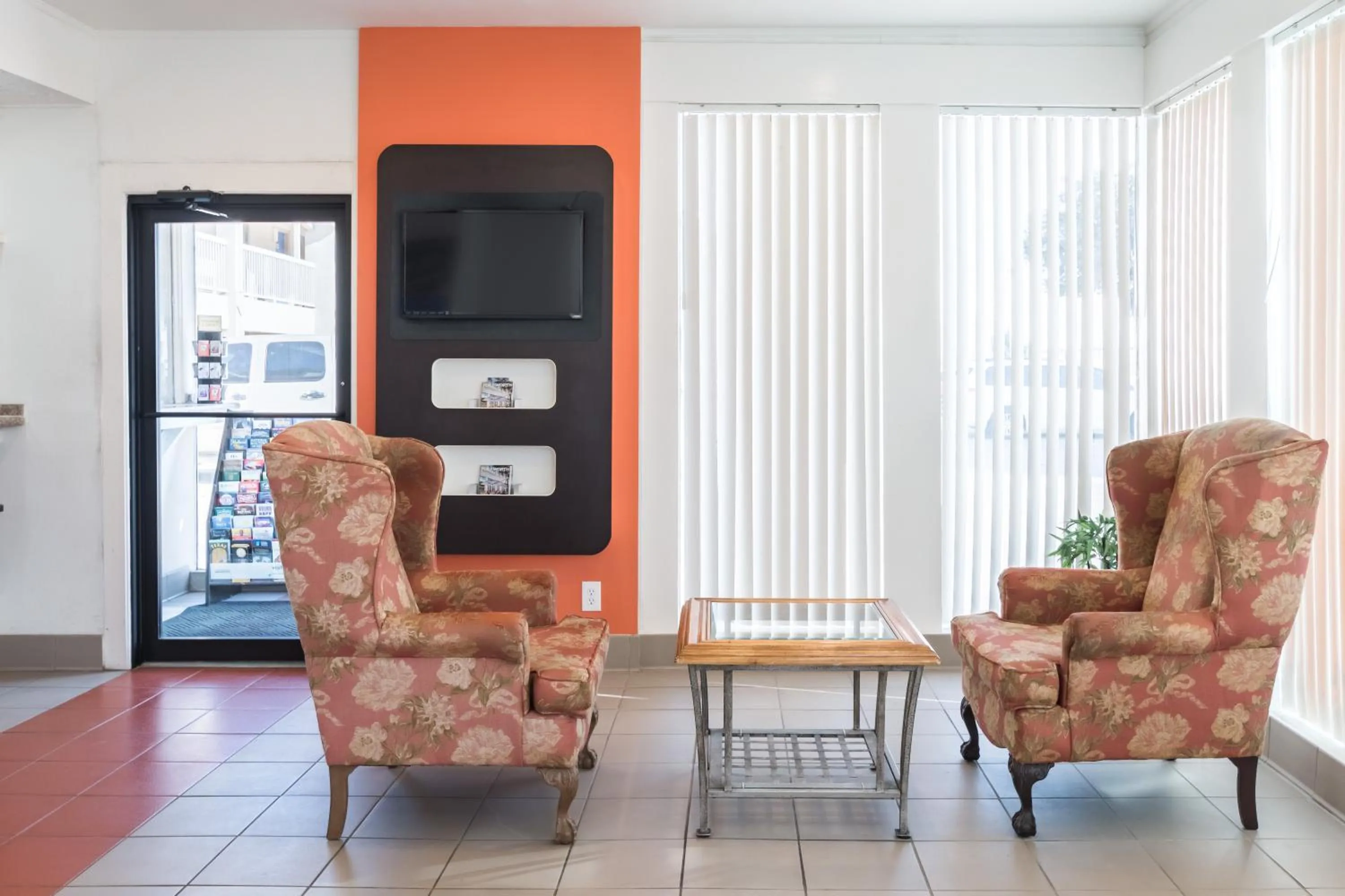 Lobby or reception in Motel 6-Fort Worth, TX - White Settlement