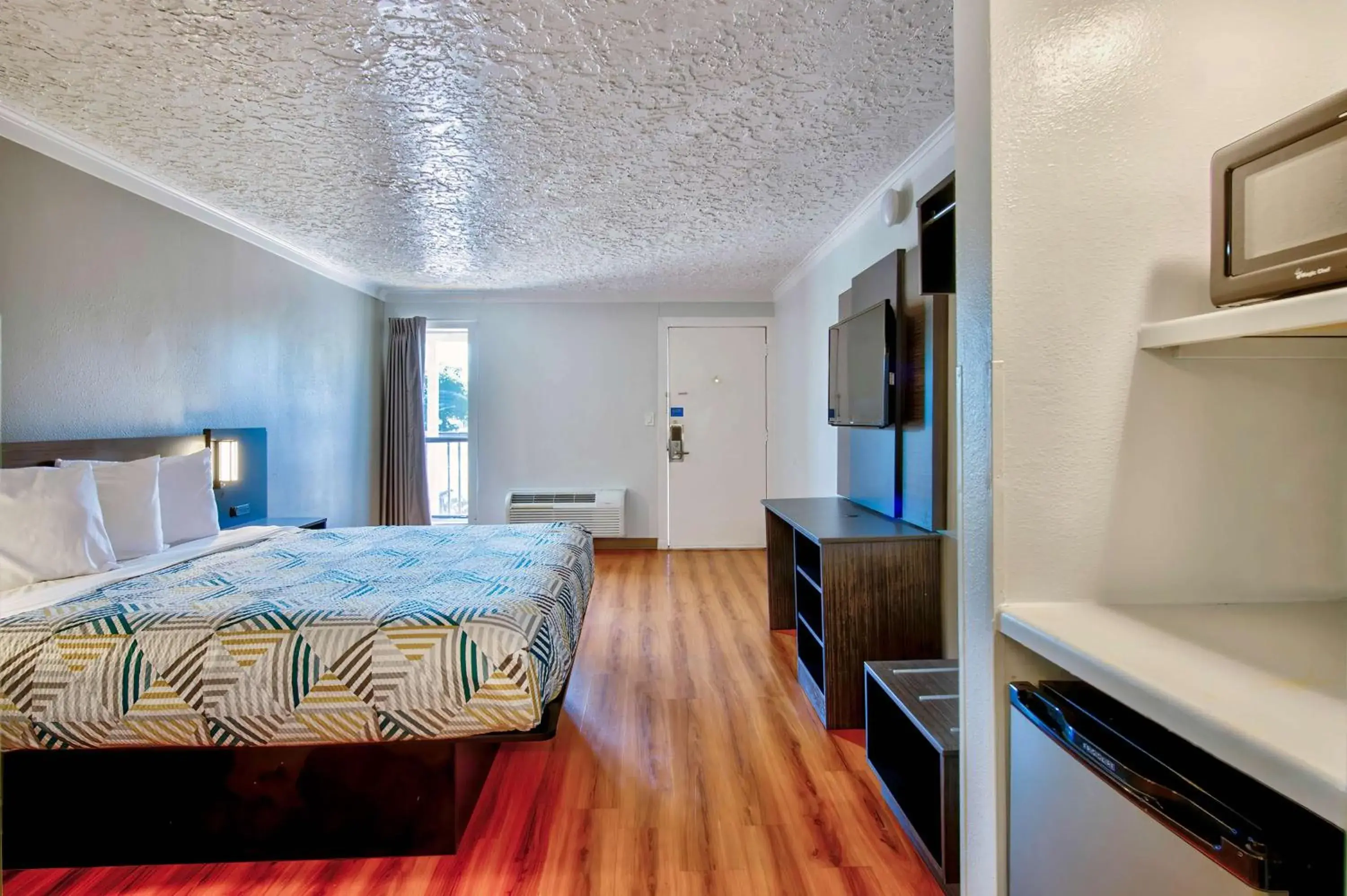 Bedroom, Bed in Motel 6-Fort Worth, TX - White Settlement Bedroom, Bed in Motel 6-Fort Worth, TX - White Settlement