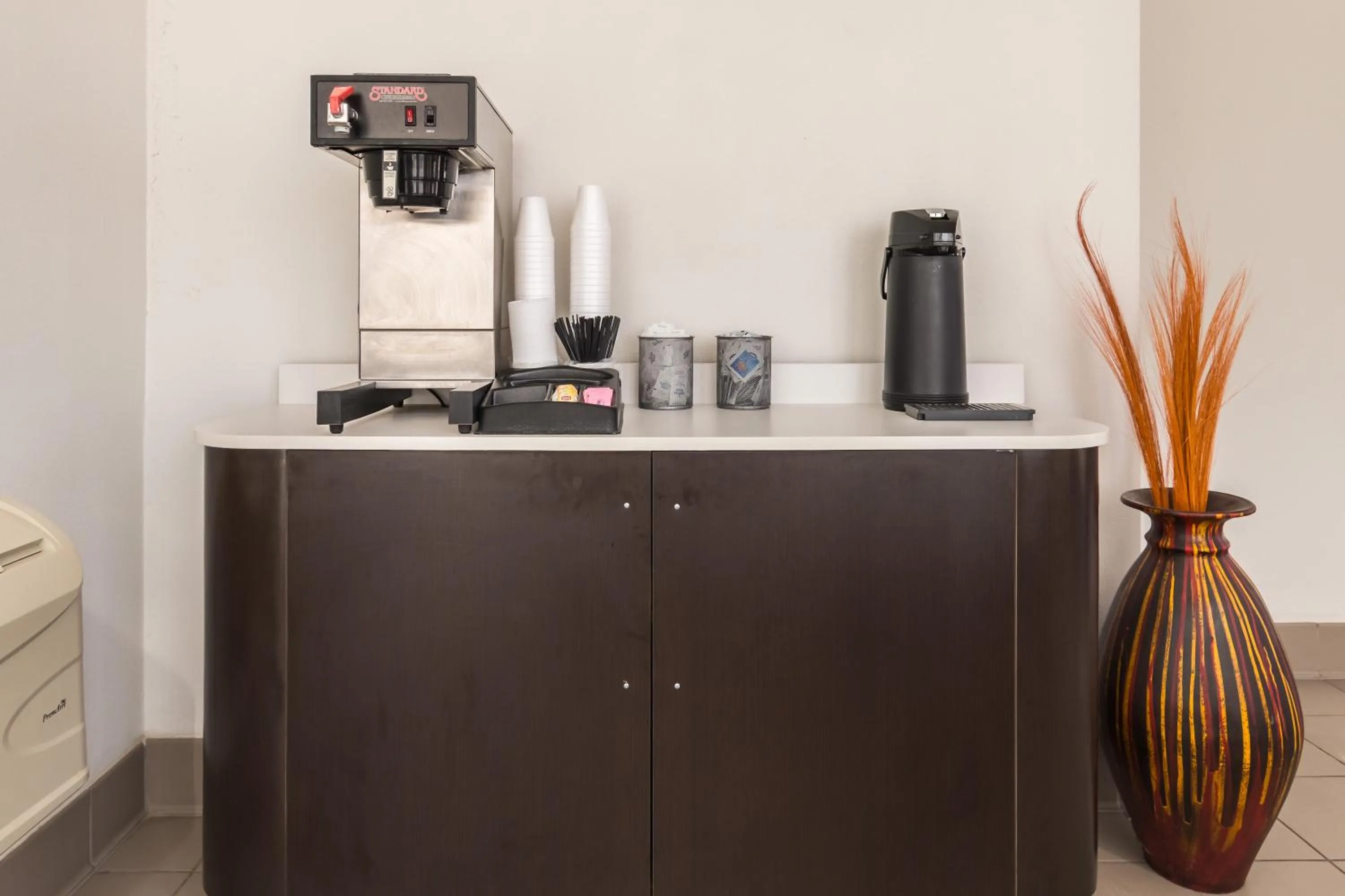 Lobby or reception in Motel 6-Fort Worth, TX - White Settlement