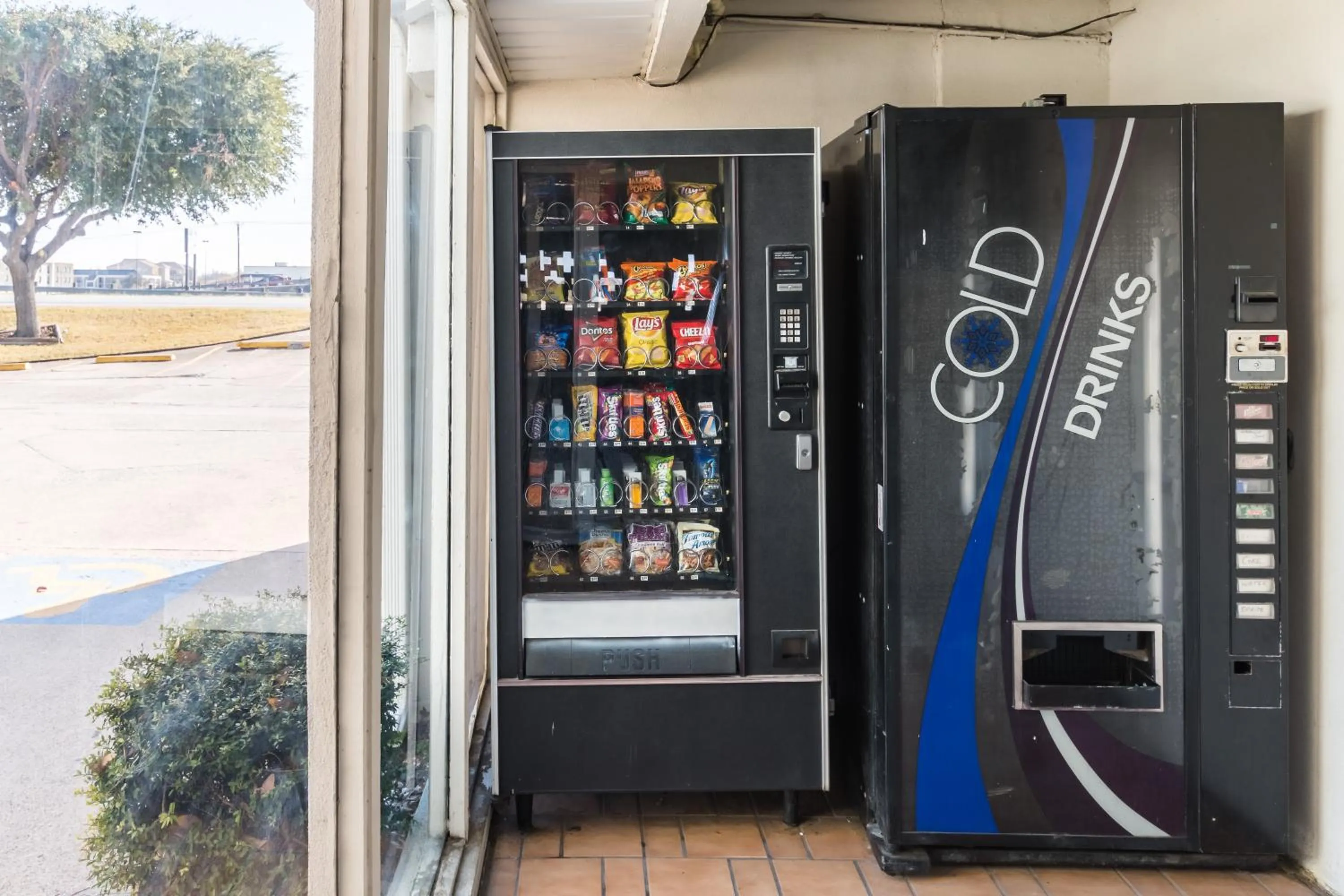 Food and drinks in Motel 6-Fort Worth, TX - White Settlement