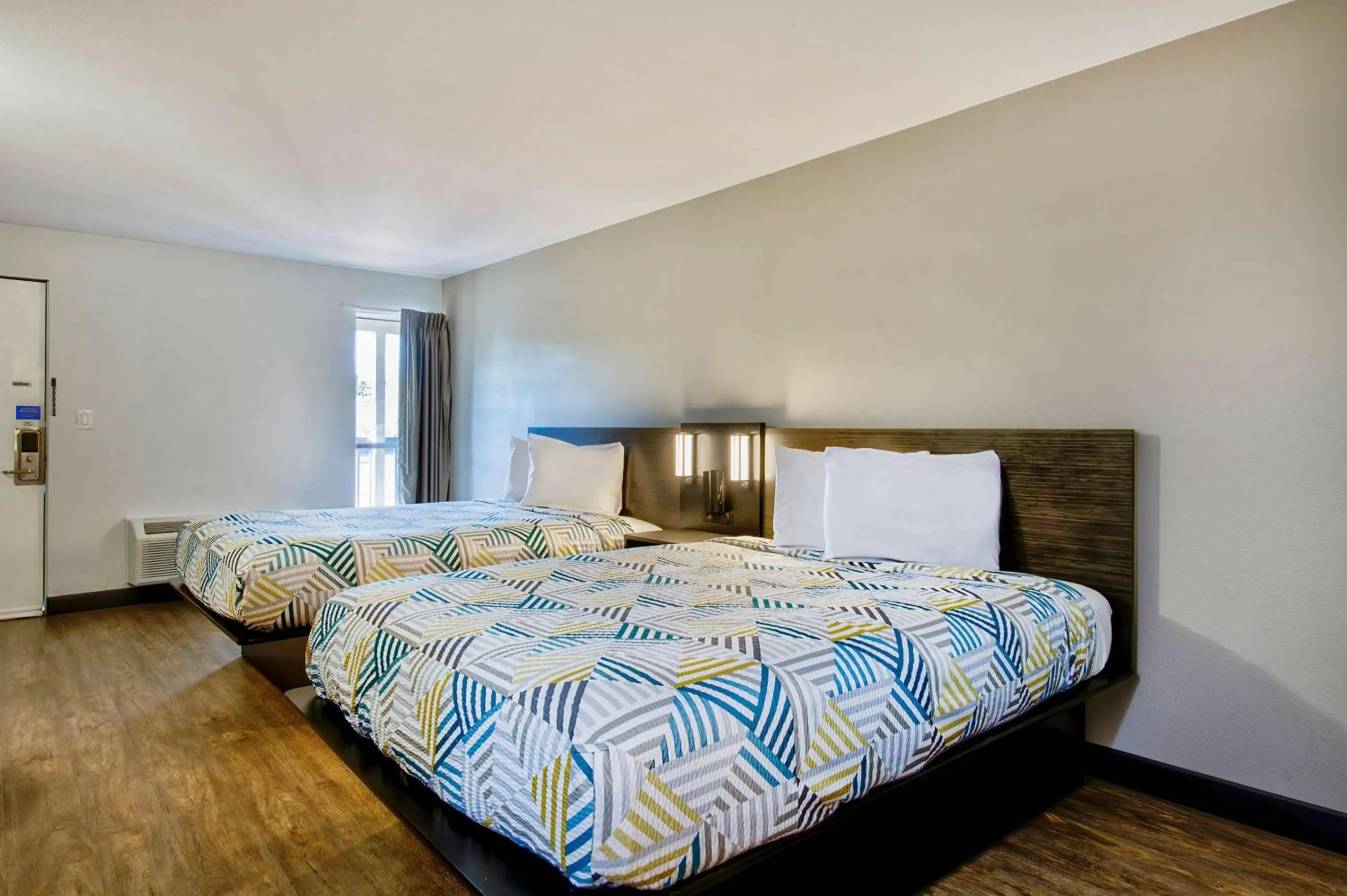 Bedroom, Bed in Motel 6-Fort Worth, TX - White Settlement