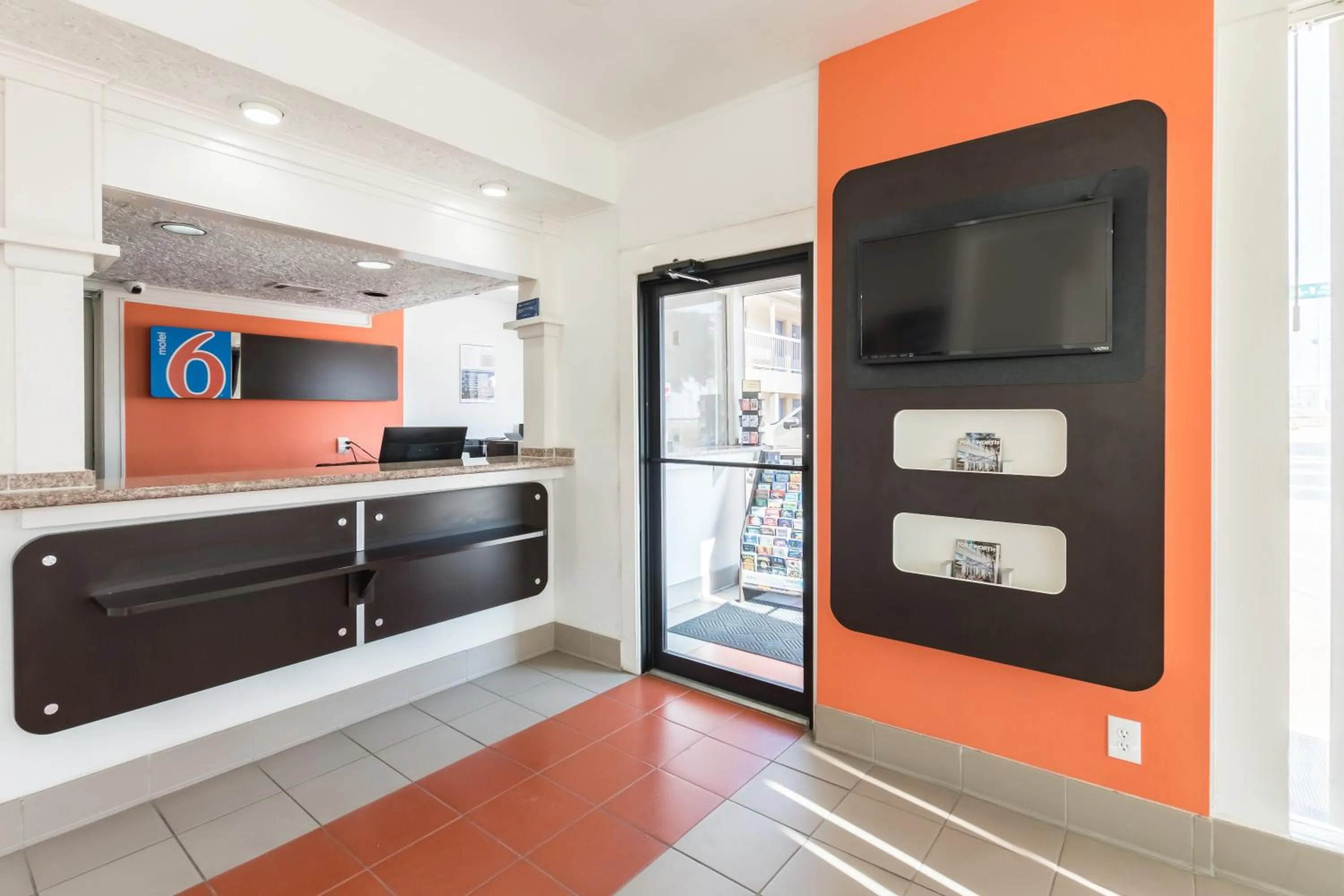 Lobby or reception in Motel 6-Fort Worth, TX - White Settlement