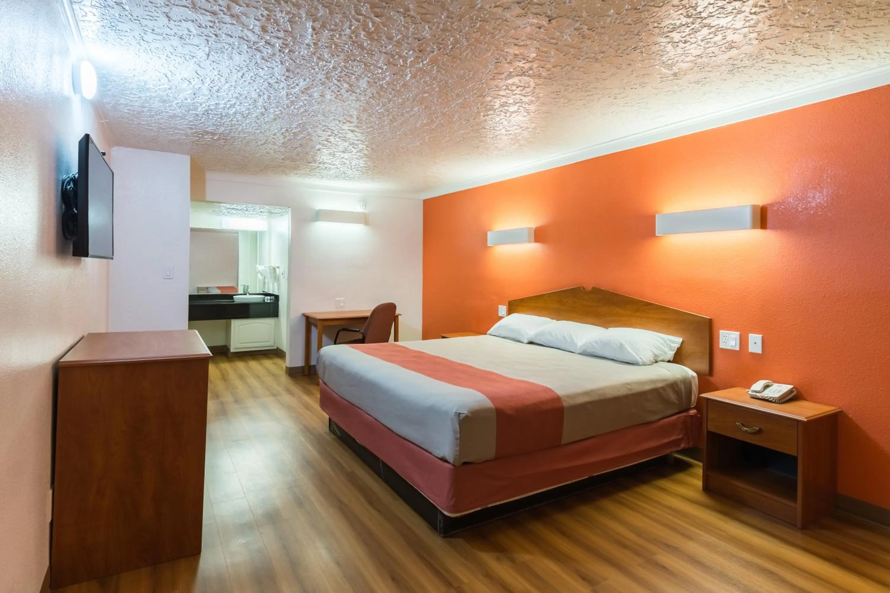 Bedroom, Bed in Motel 6-Fort Worth, TX - White Settlement