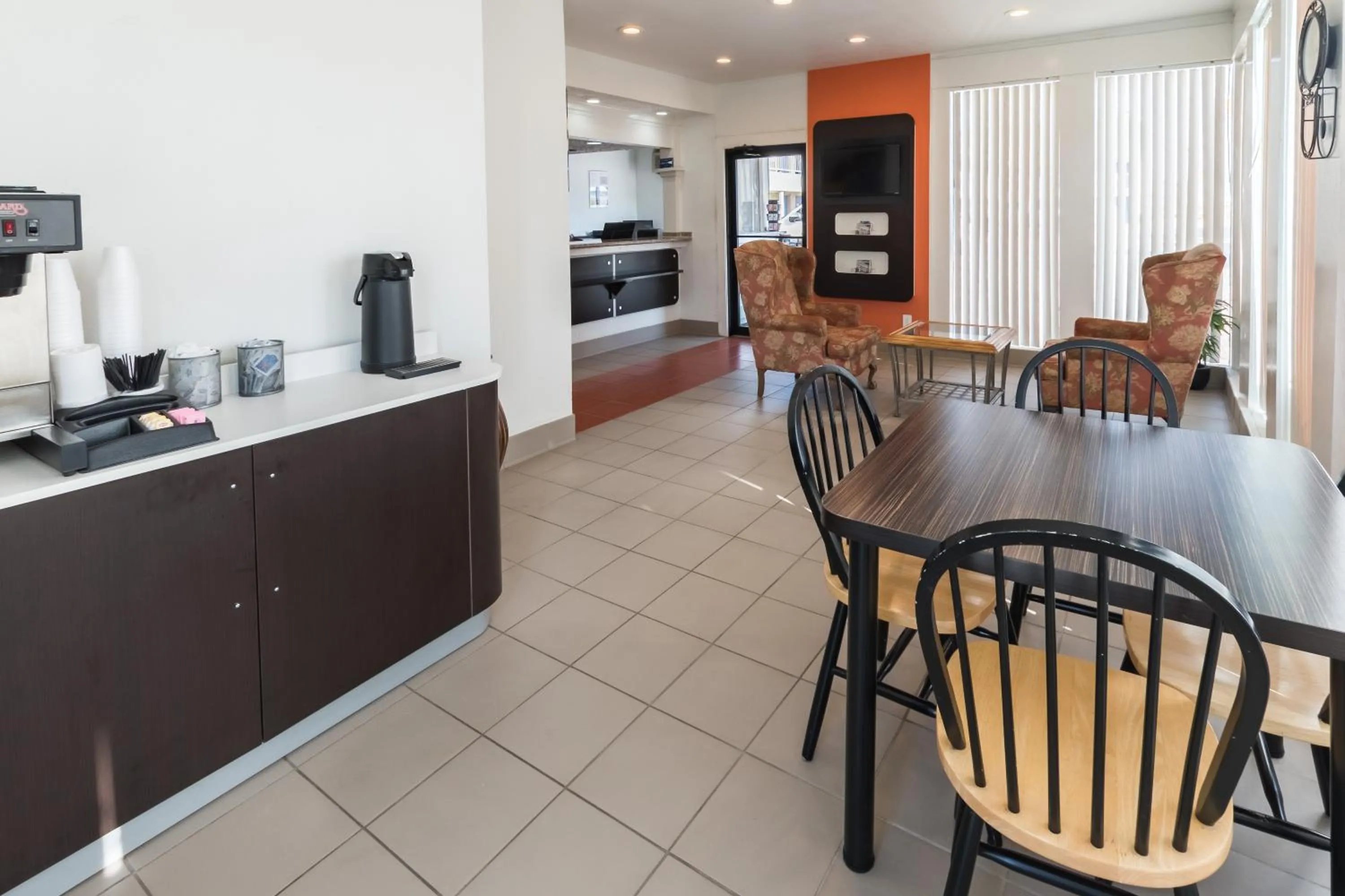 Lobby or reception in Motel 6-Fort Worth, TX - White Settlement