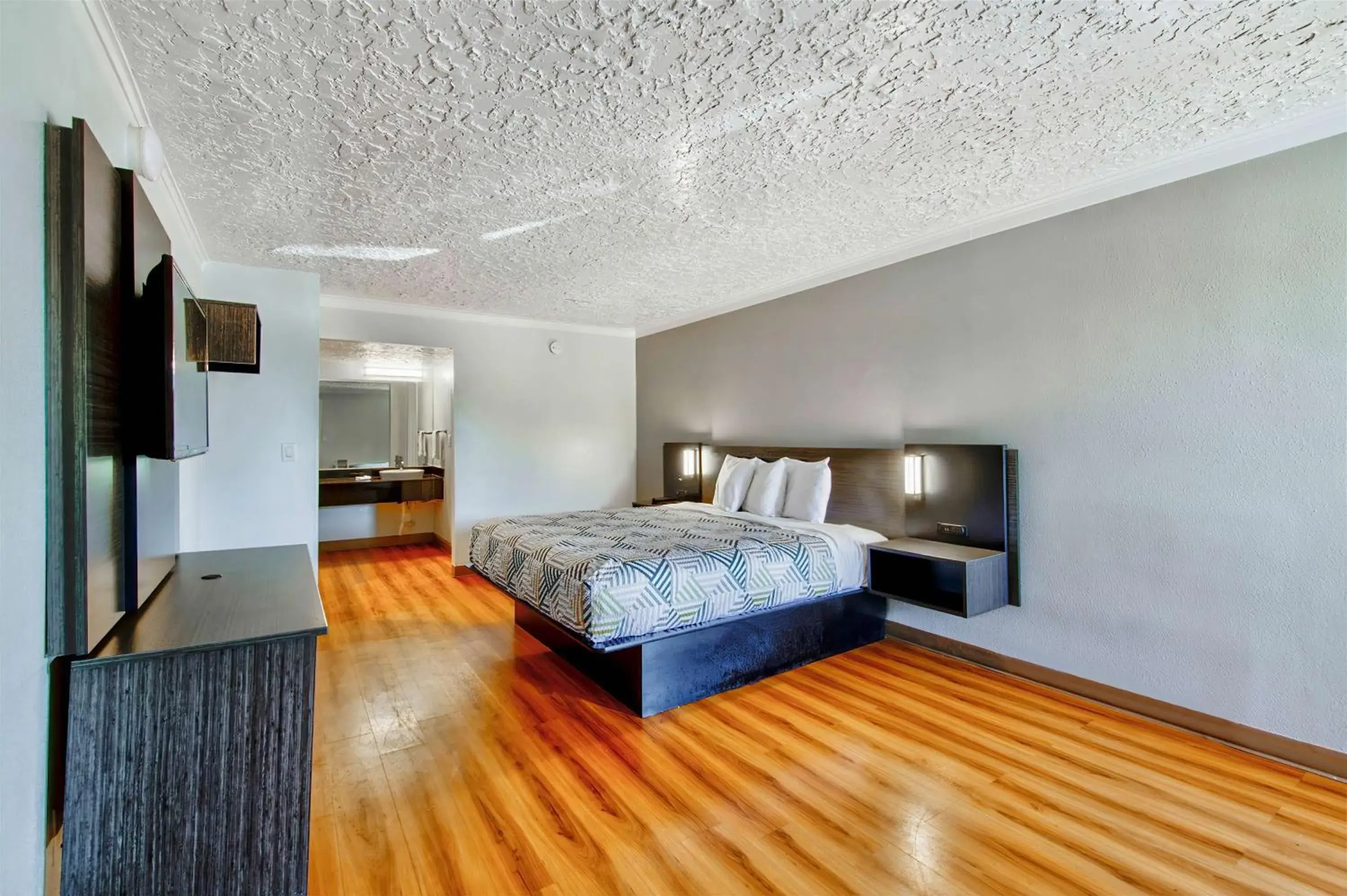 King Room - single occupancy - Disability Access - Non-Smoking in Motel 6-Fort Worth, TX - White Settlement King Room - single occupancy - Disability Access - Non-Smoking in Motel 6-Fort Worth, TX - White Settlement