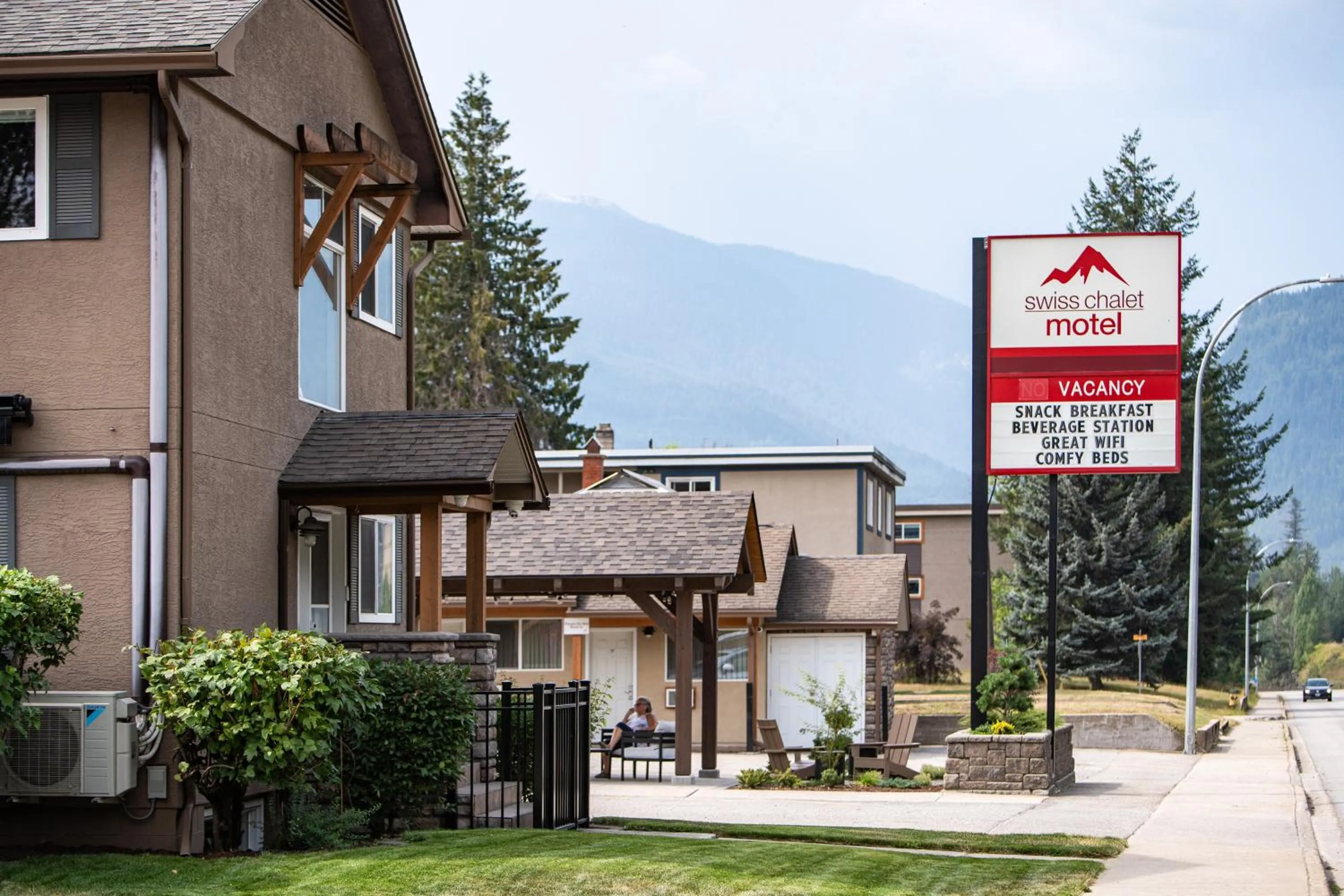 Street view in Swiss Chalet Motel