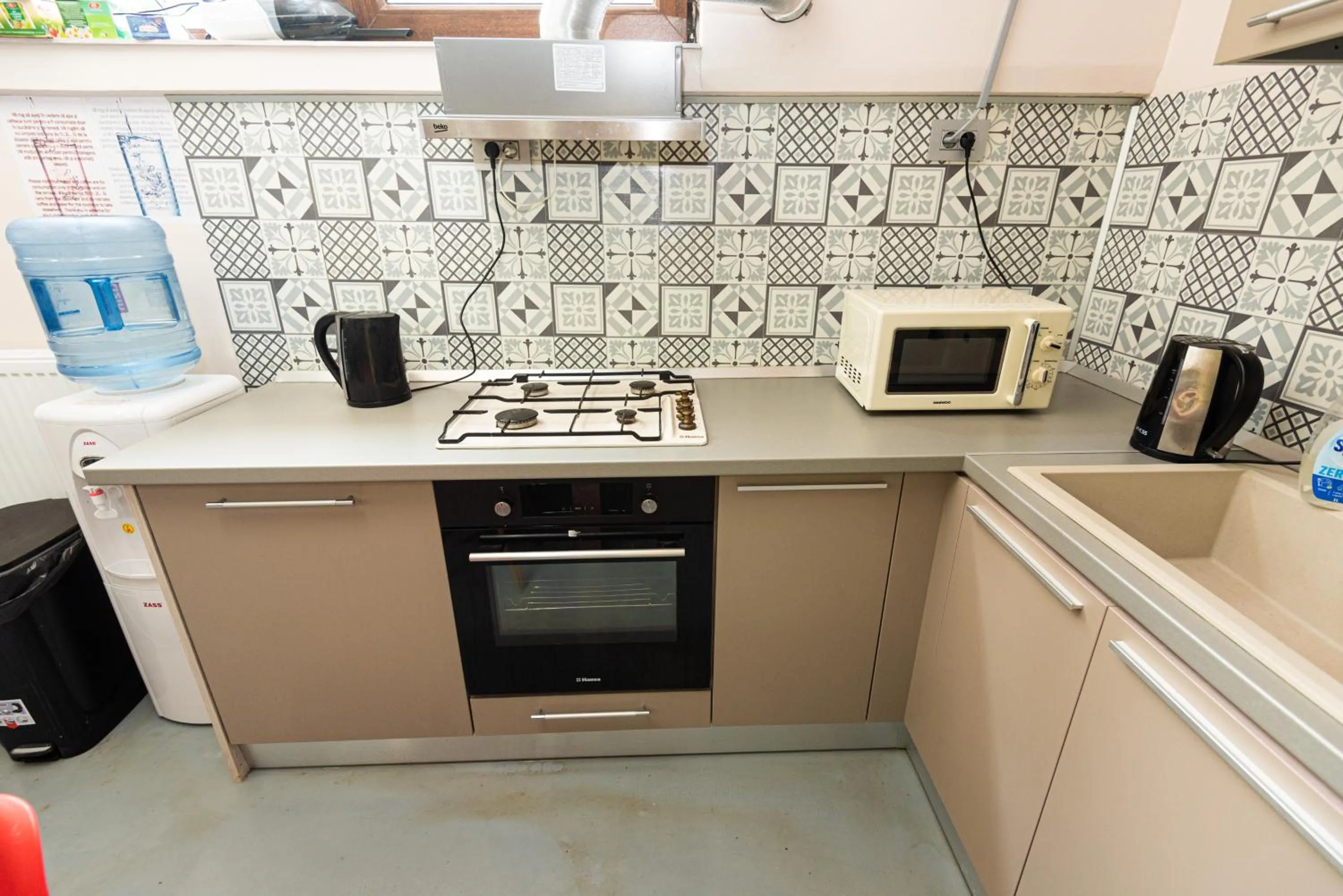 iVAVev IS US ByTheSea EforieSud