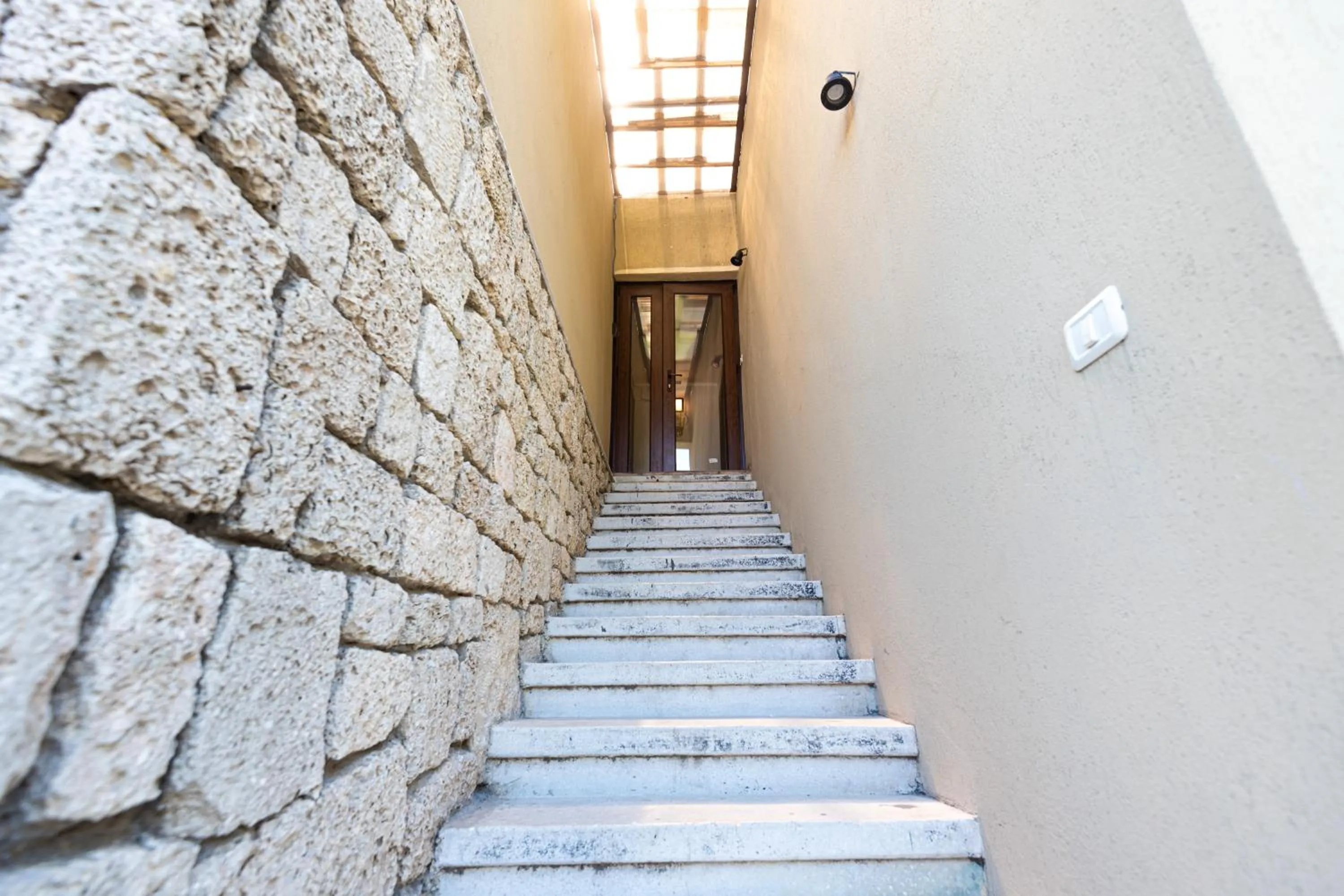 iVAVev IS US ByTheSea EforieSud