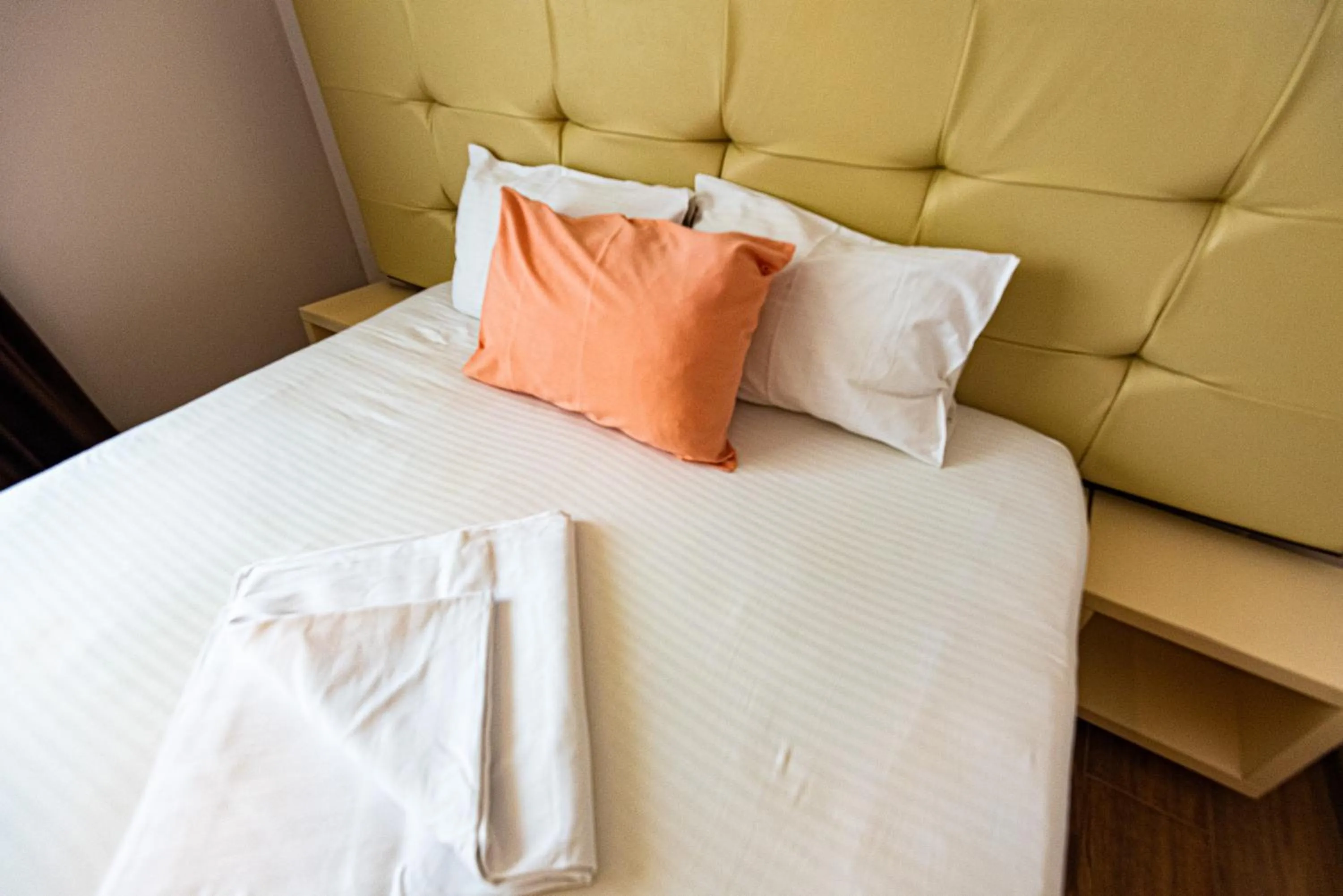 Bed in iVAVev IS US ByTheSea EforieSud